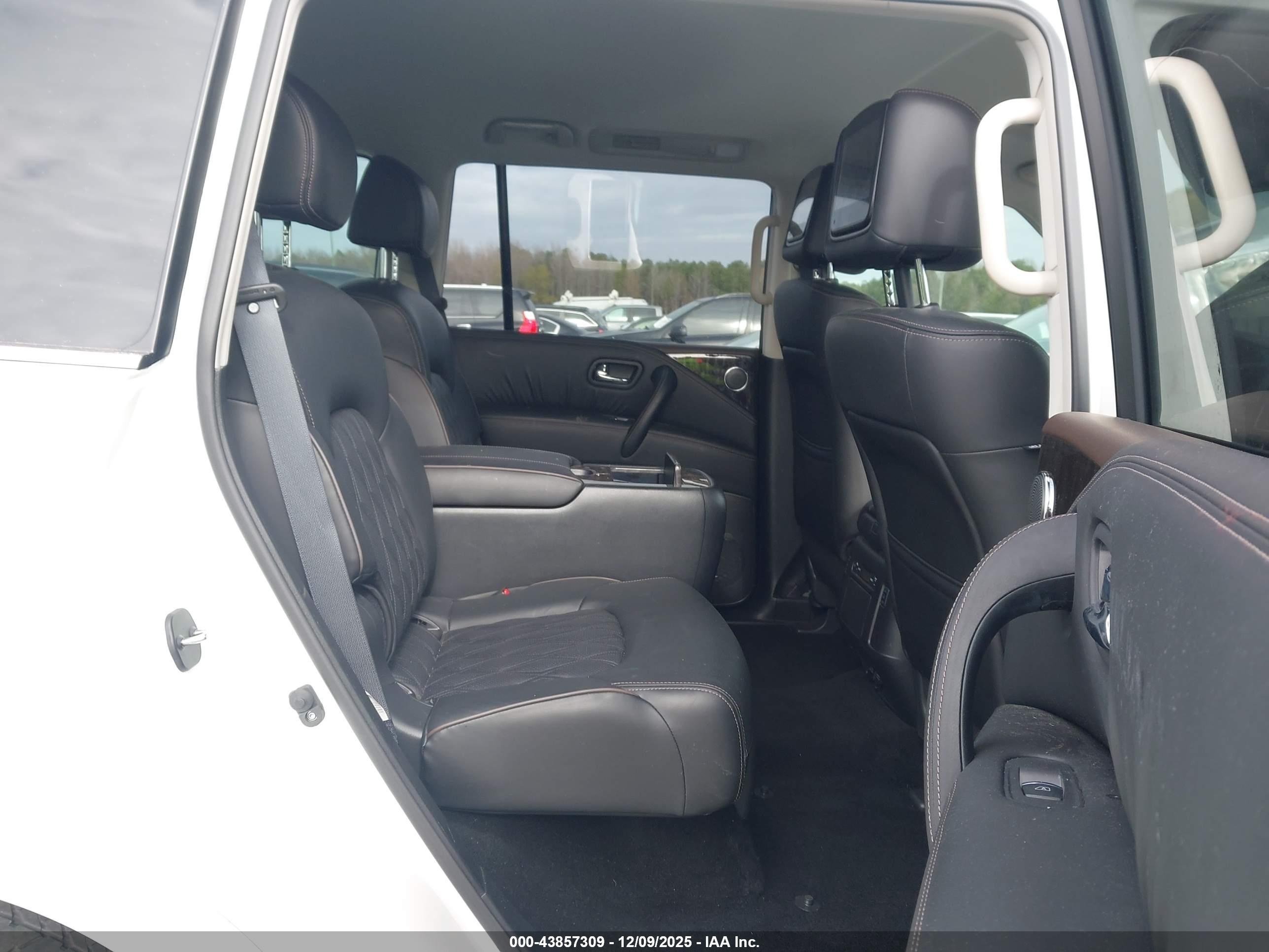 NISSAN ARMADA image 8