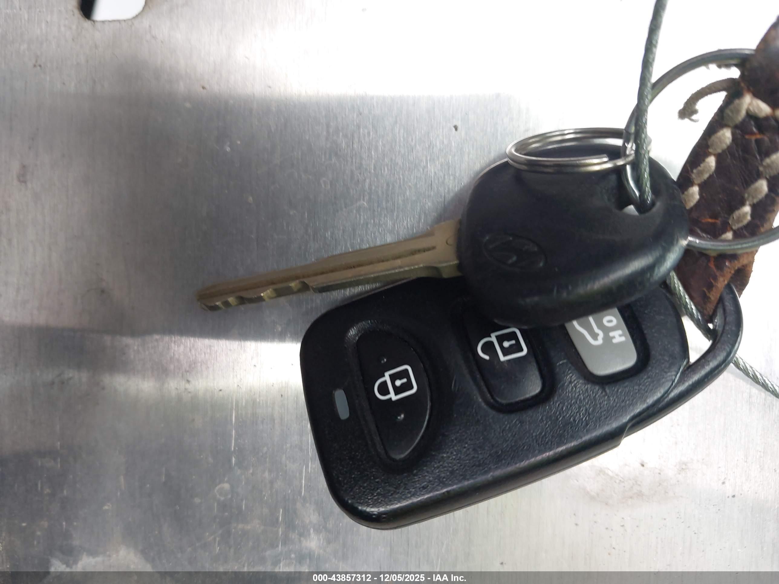 HYUNDAI ELANTRA image 11