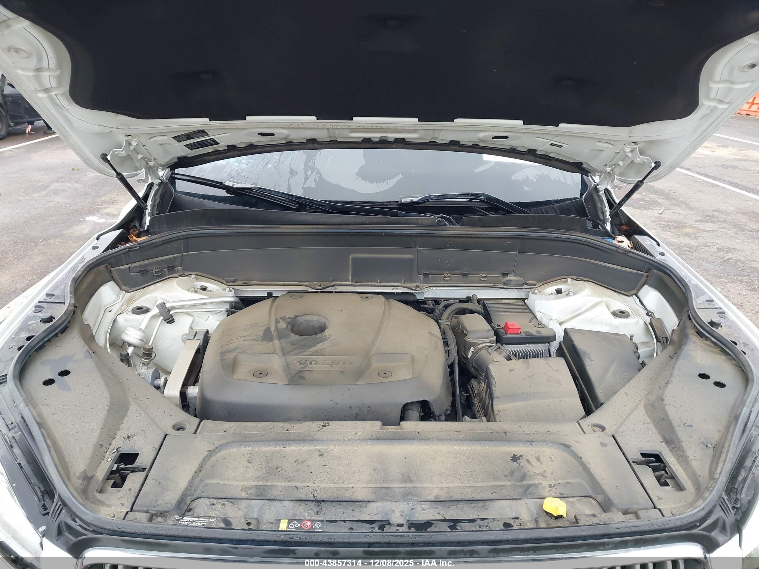 VOLVO XC90 image 10
