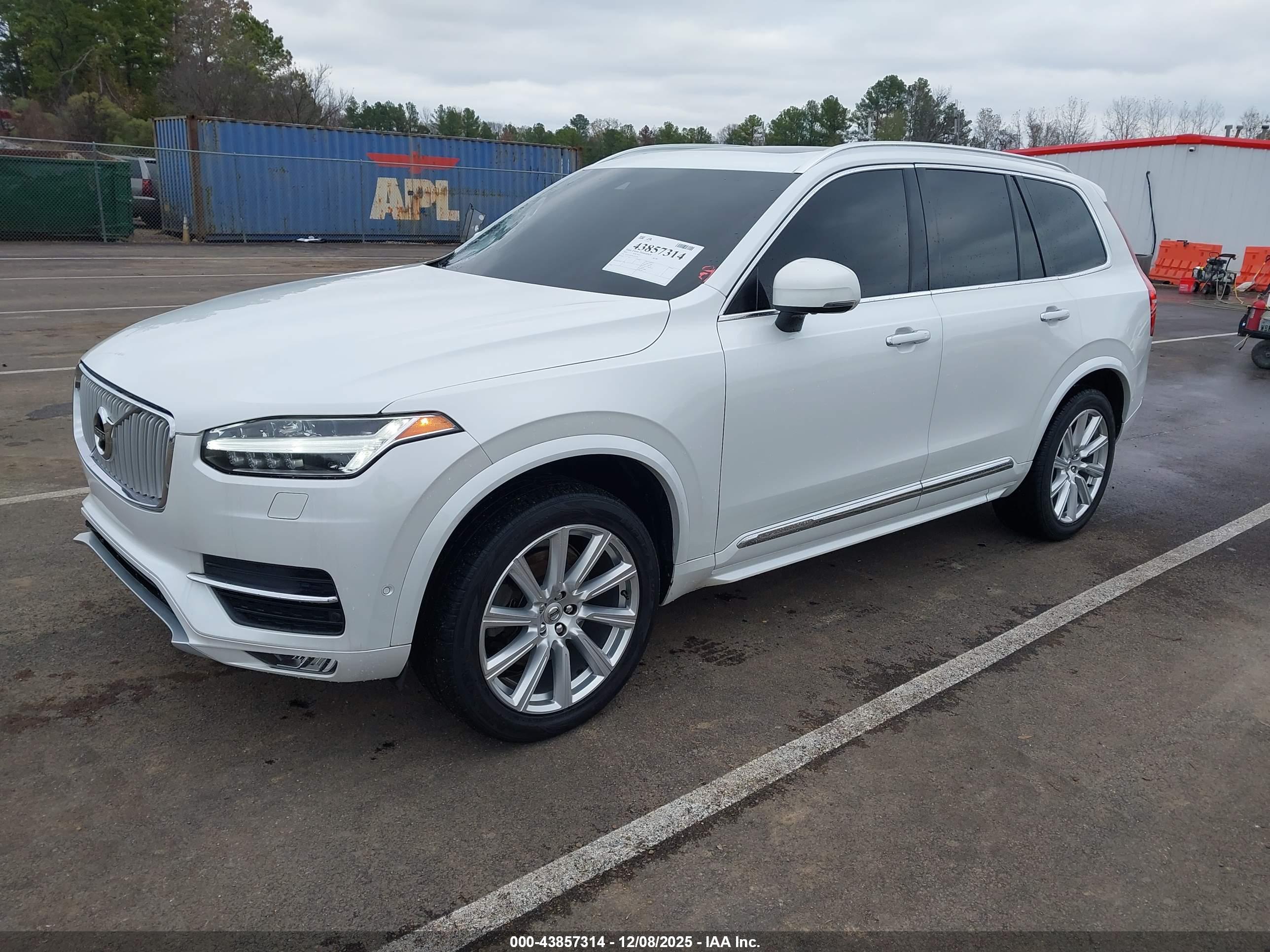 VOLVO XC90 image 2