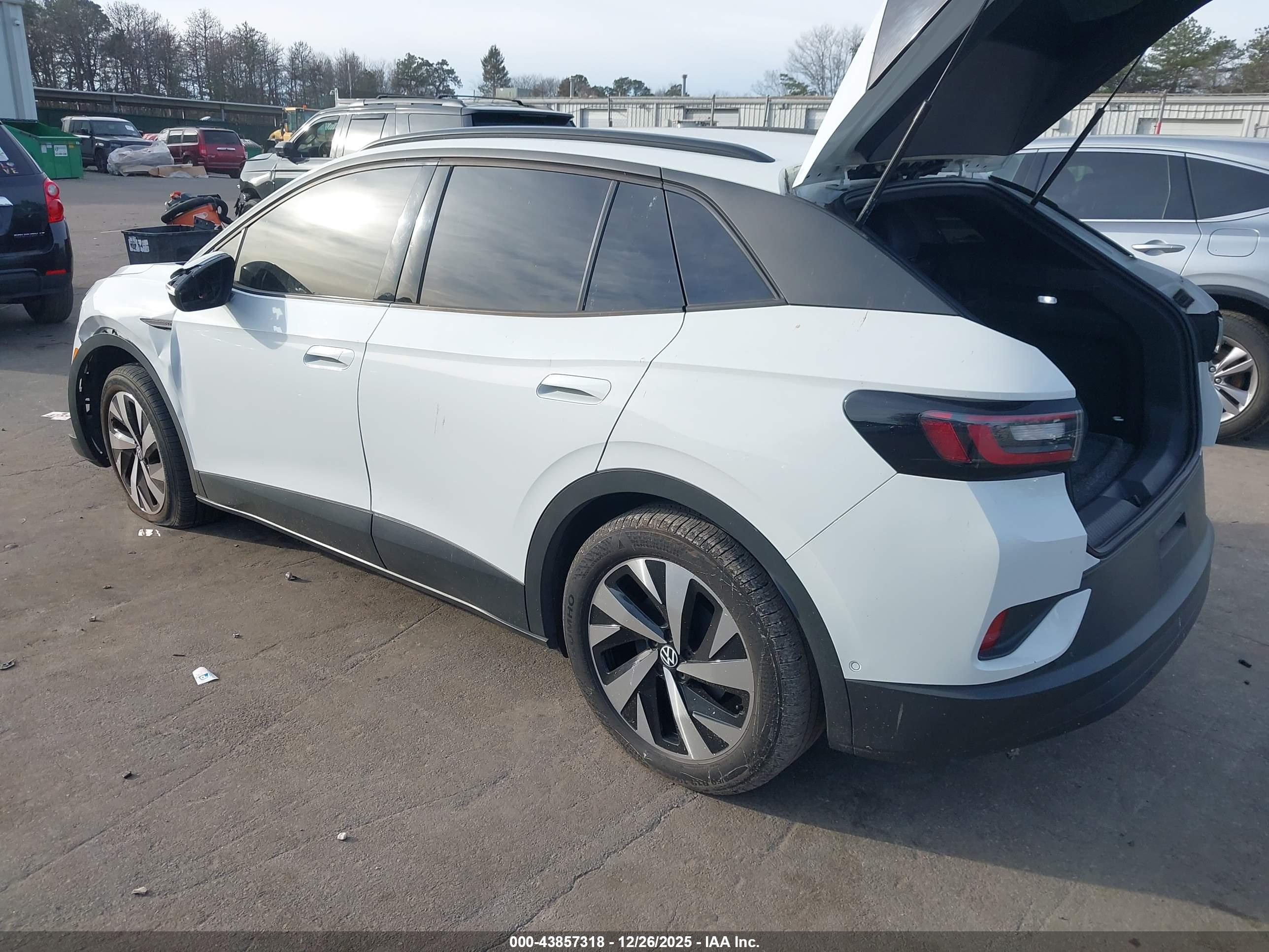 VOLKSWAGEN ID.4 image 3