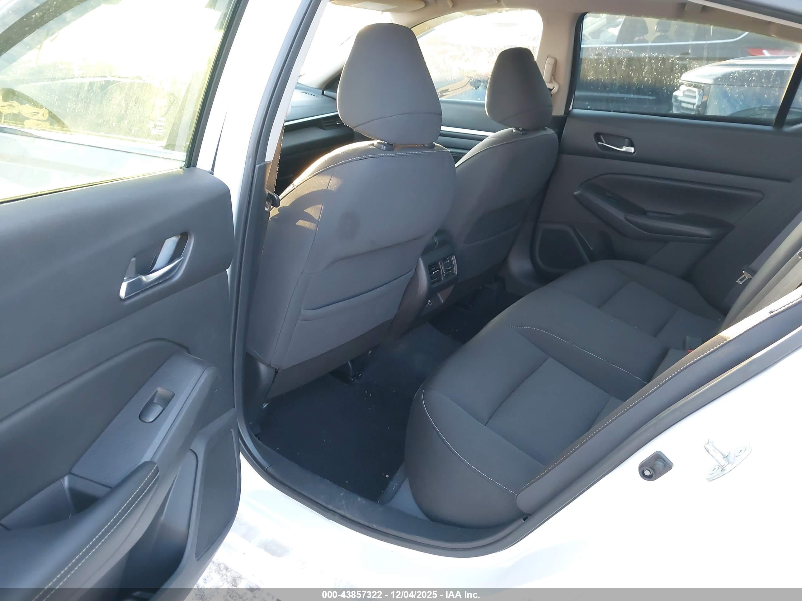NISSAN ALTIMA image 8