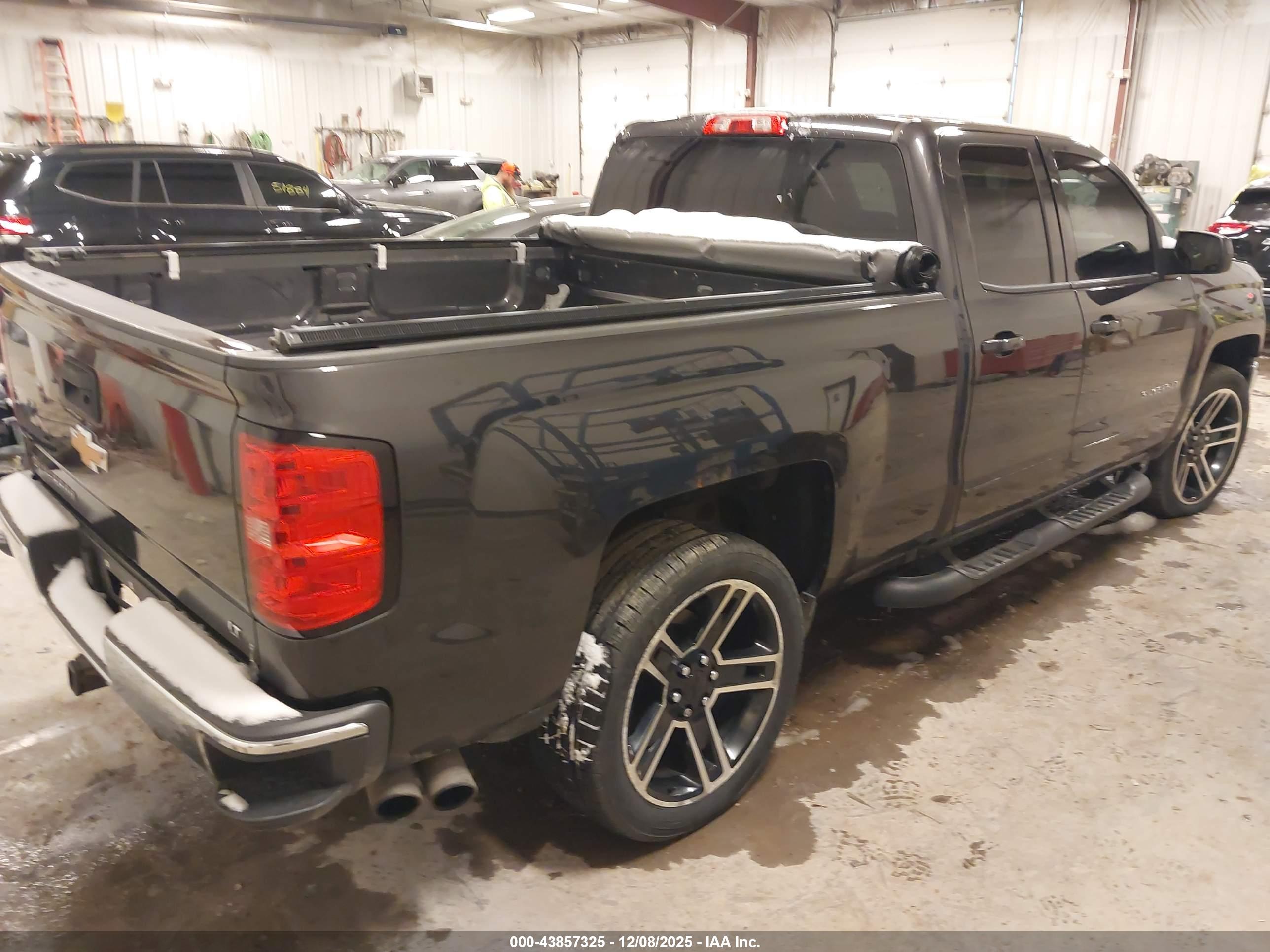 CHEVROLET SILVERADO image 4