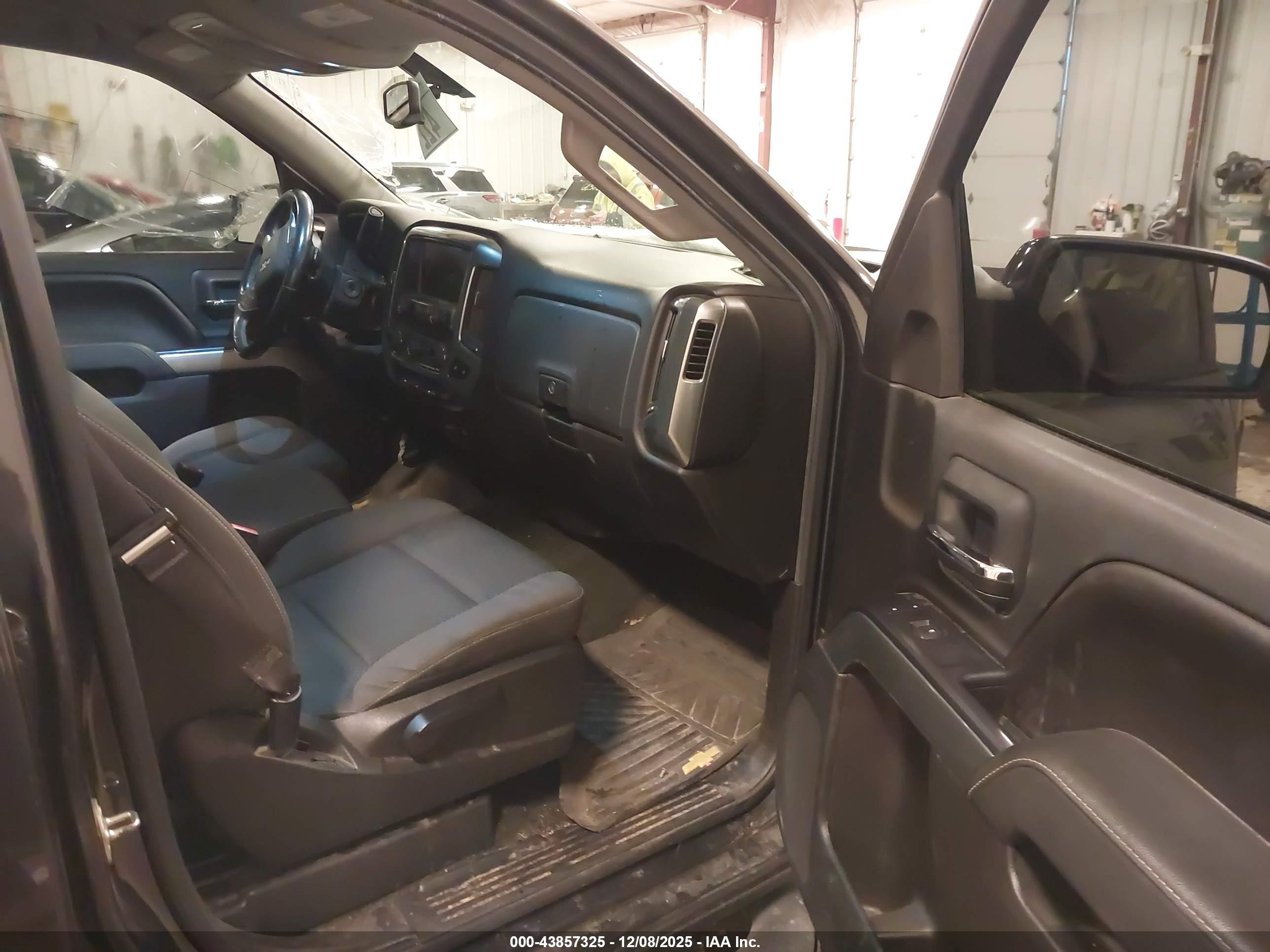 CHEVROLET SILVERADO image 5