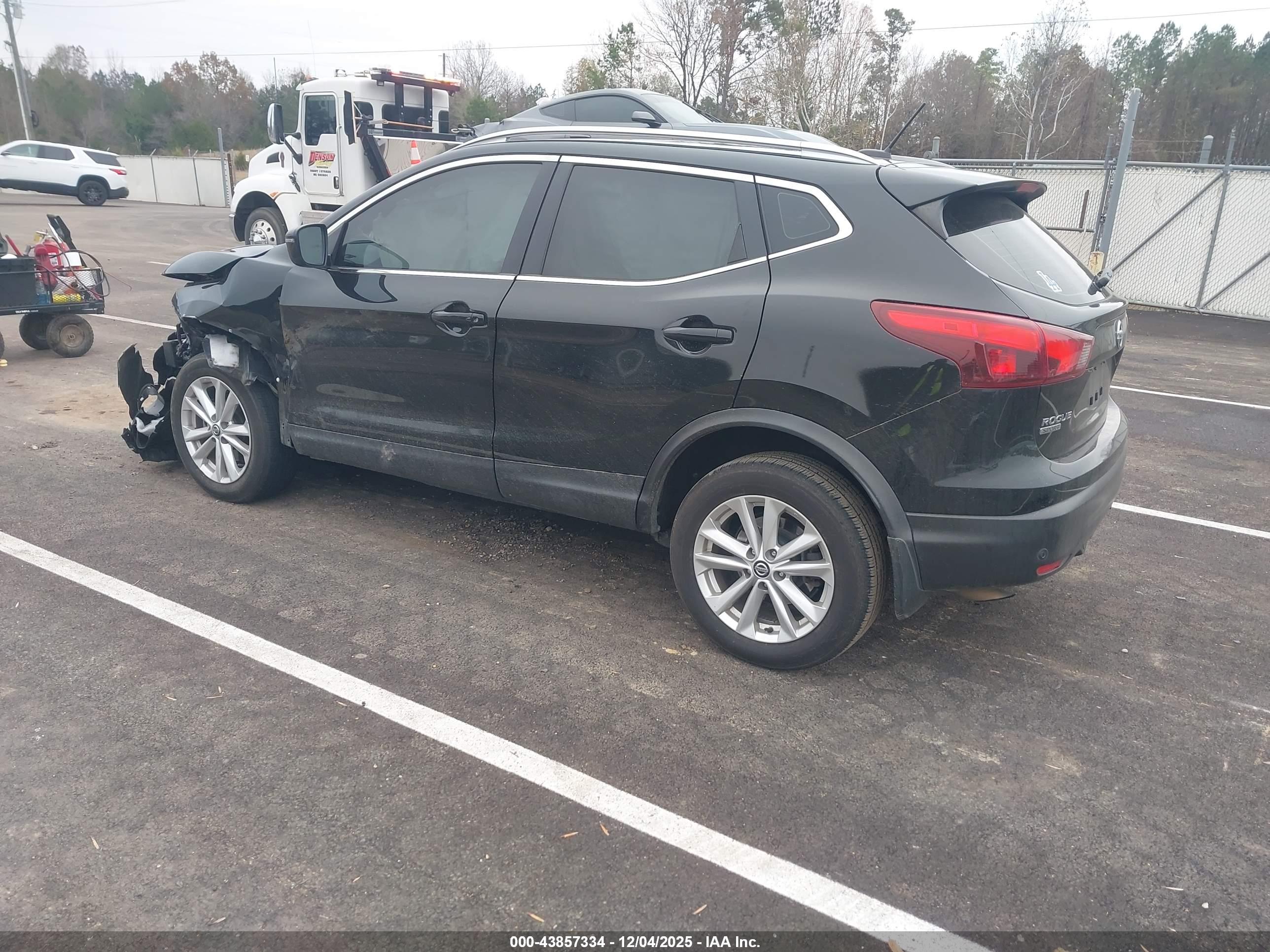 NISSAN ROGUE image 3