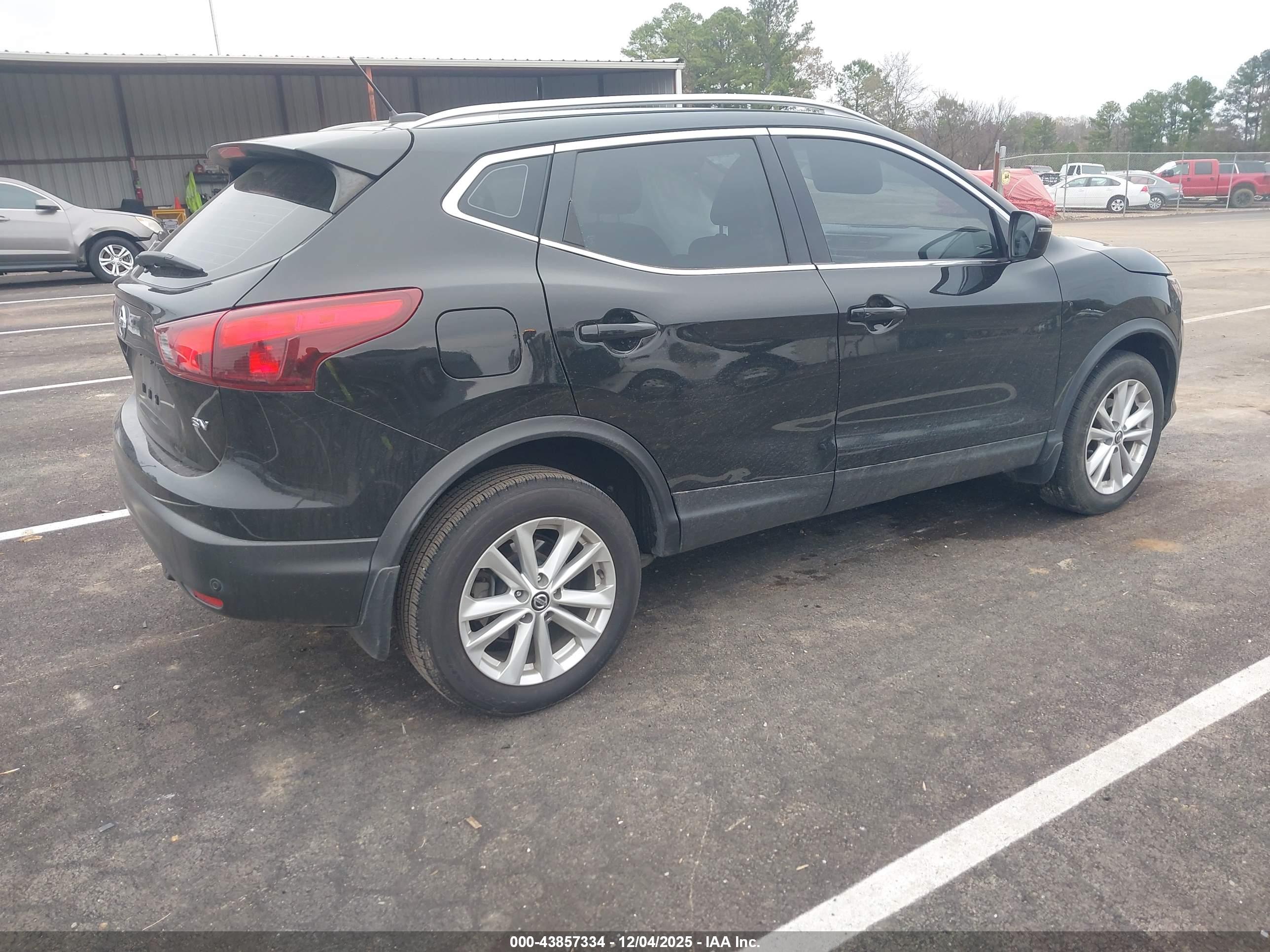 NISSAN ROGUE image 4