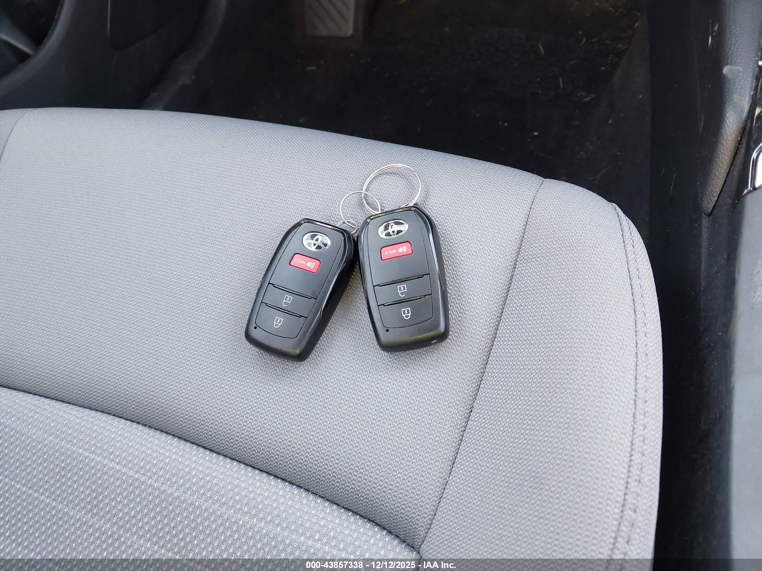 TOYOTA COROLLA image 11