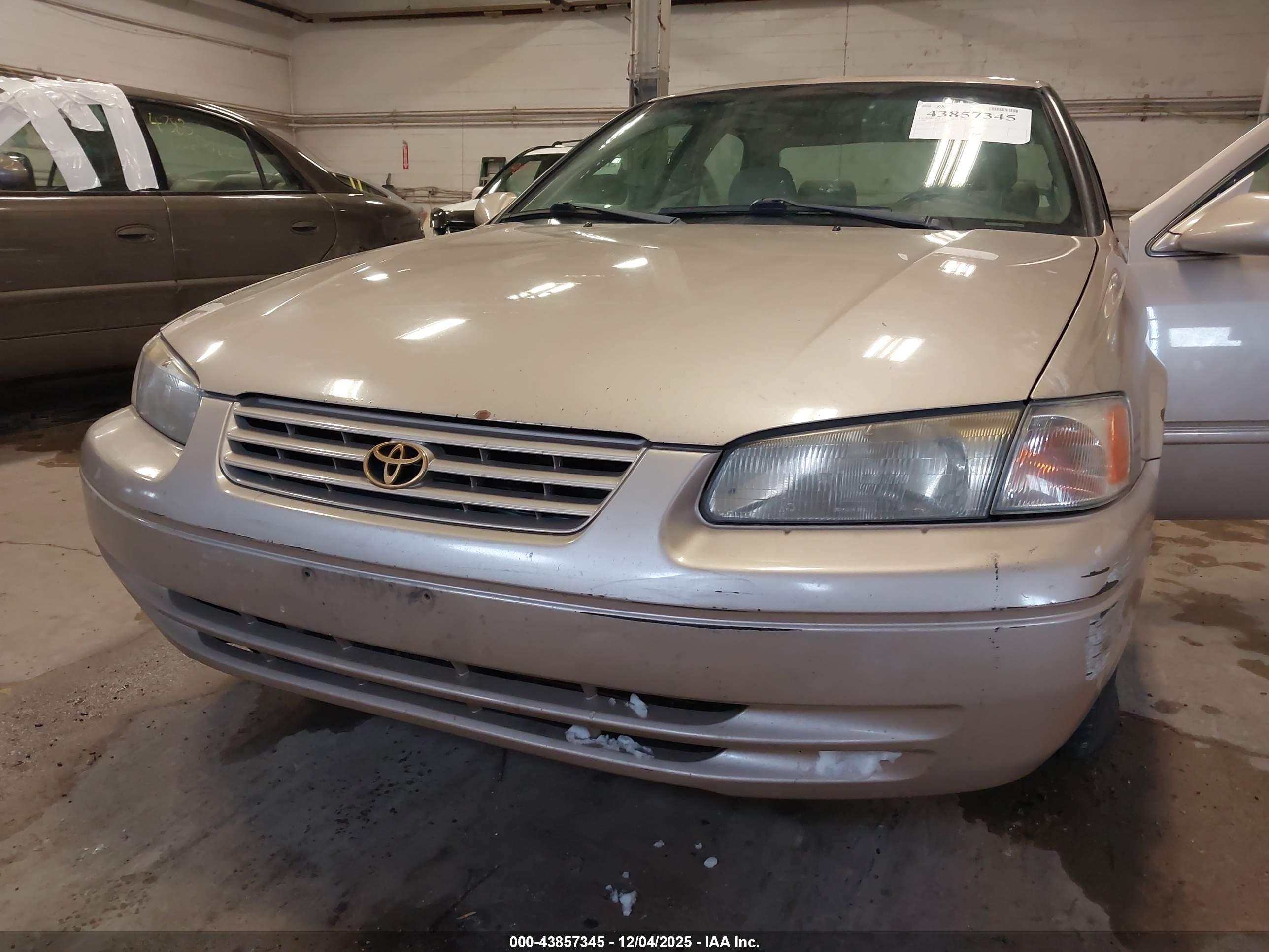 TOYOTA CAMRY image 6