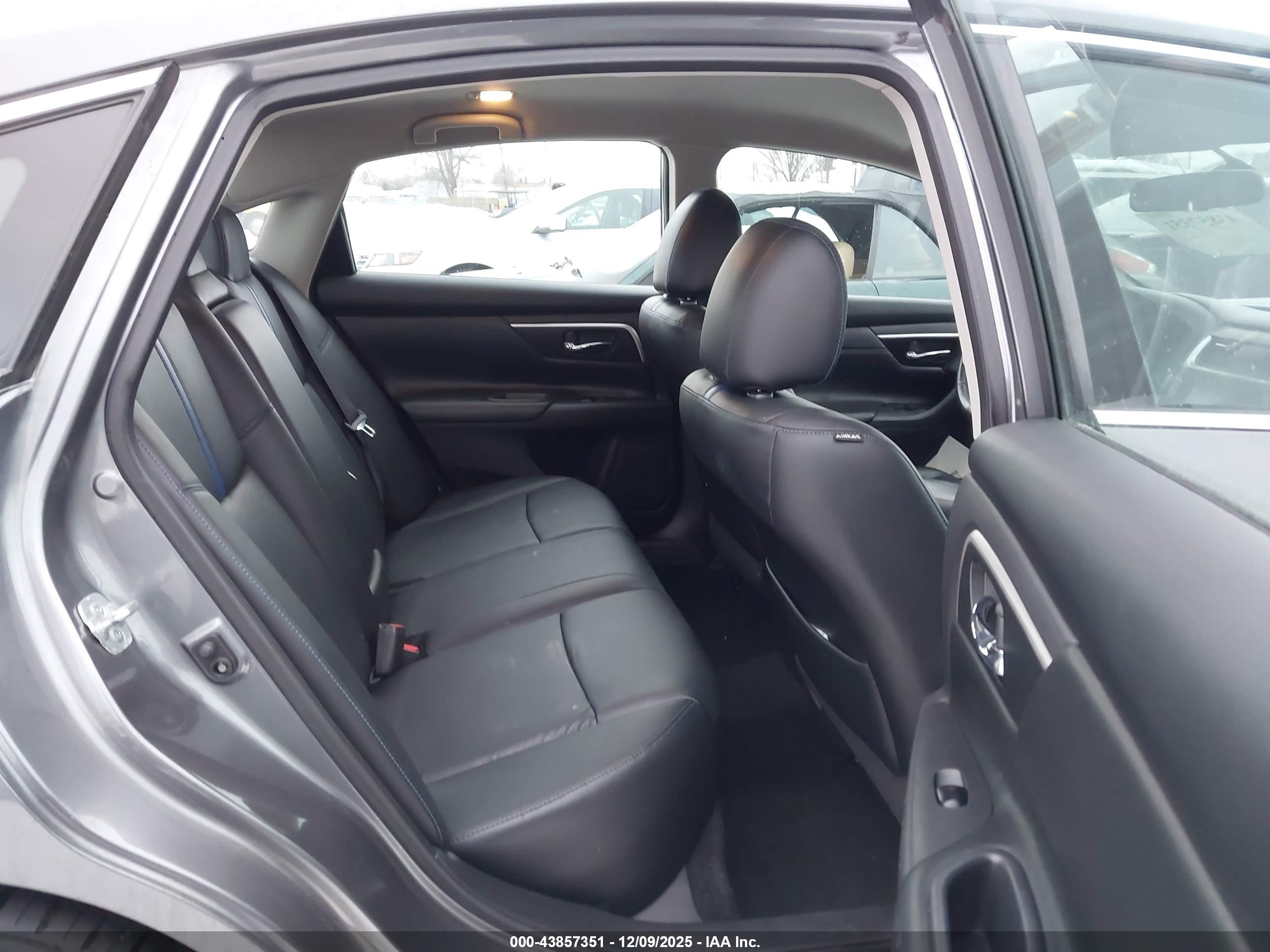 NISSAN ALTIMA image 8