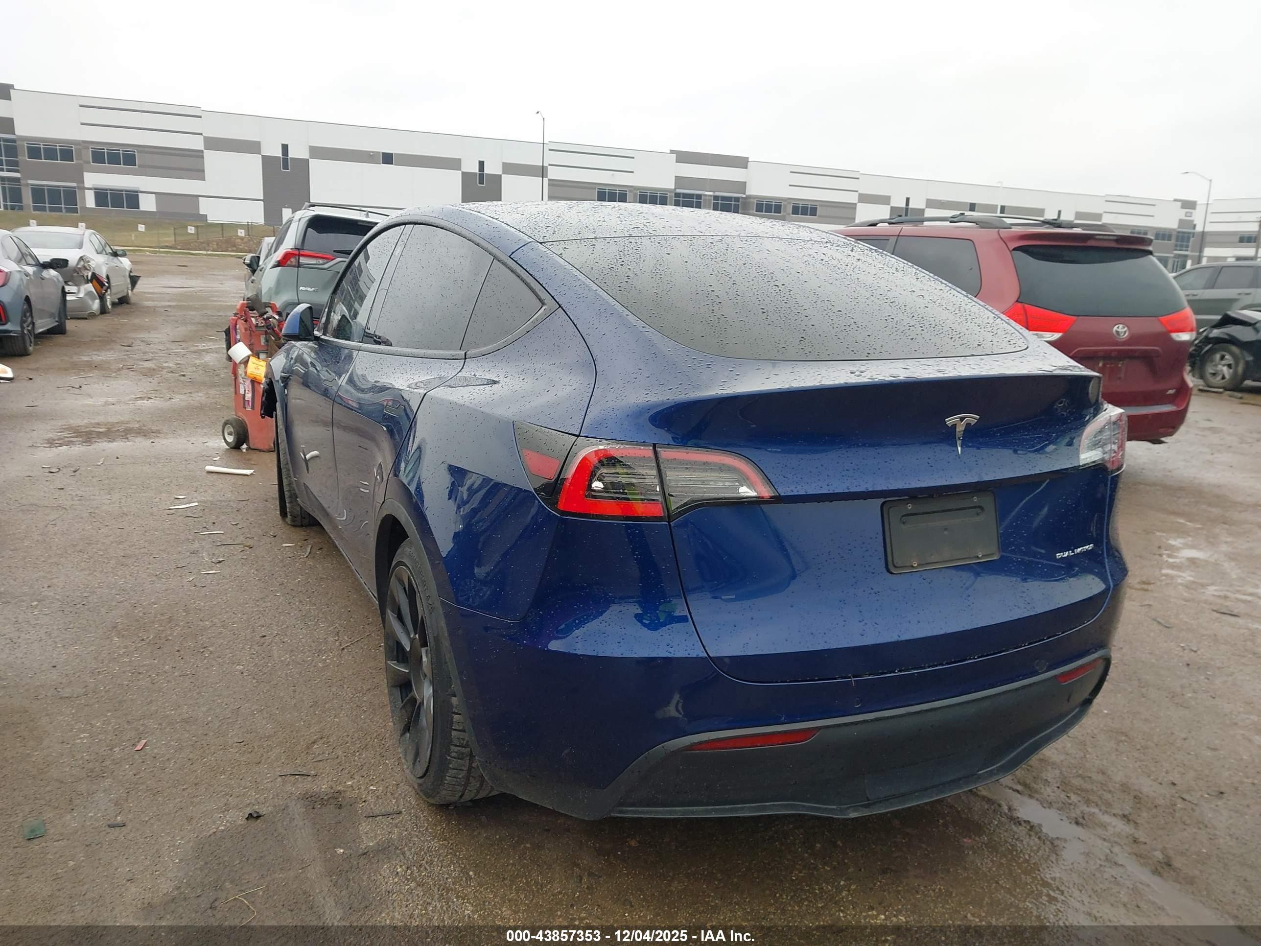 TESLA MODEL image 3