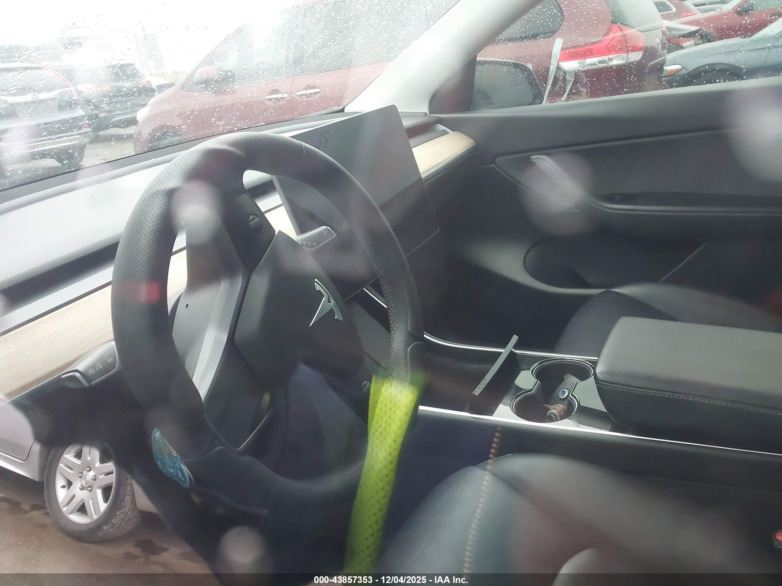 TESLA MODEL image 7