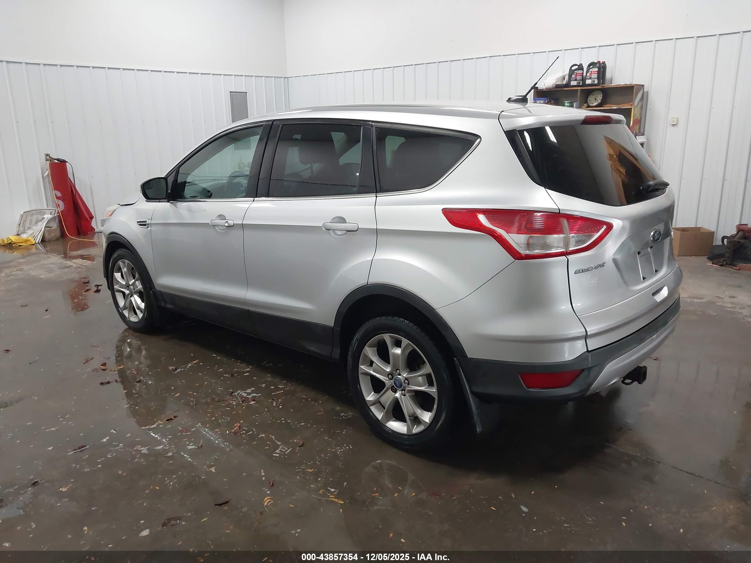 FORD ESCAPE image 3