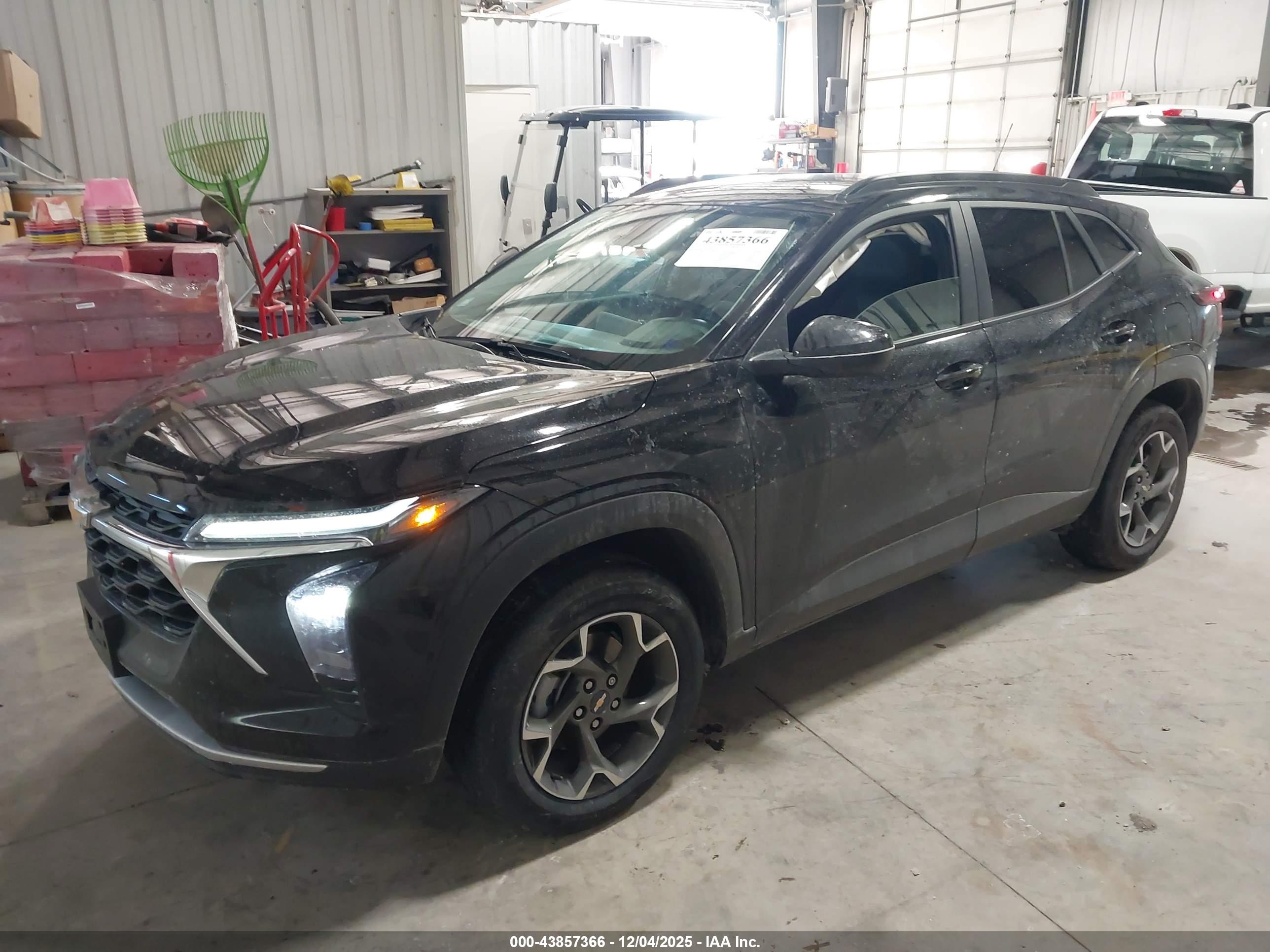 CHEVROLET TRAX image 2