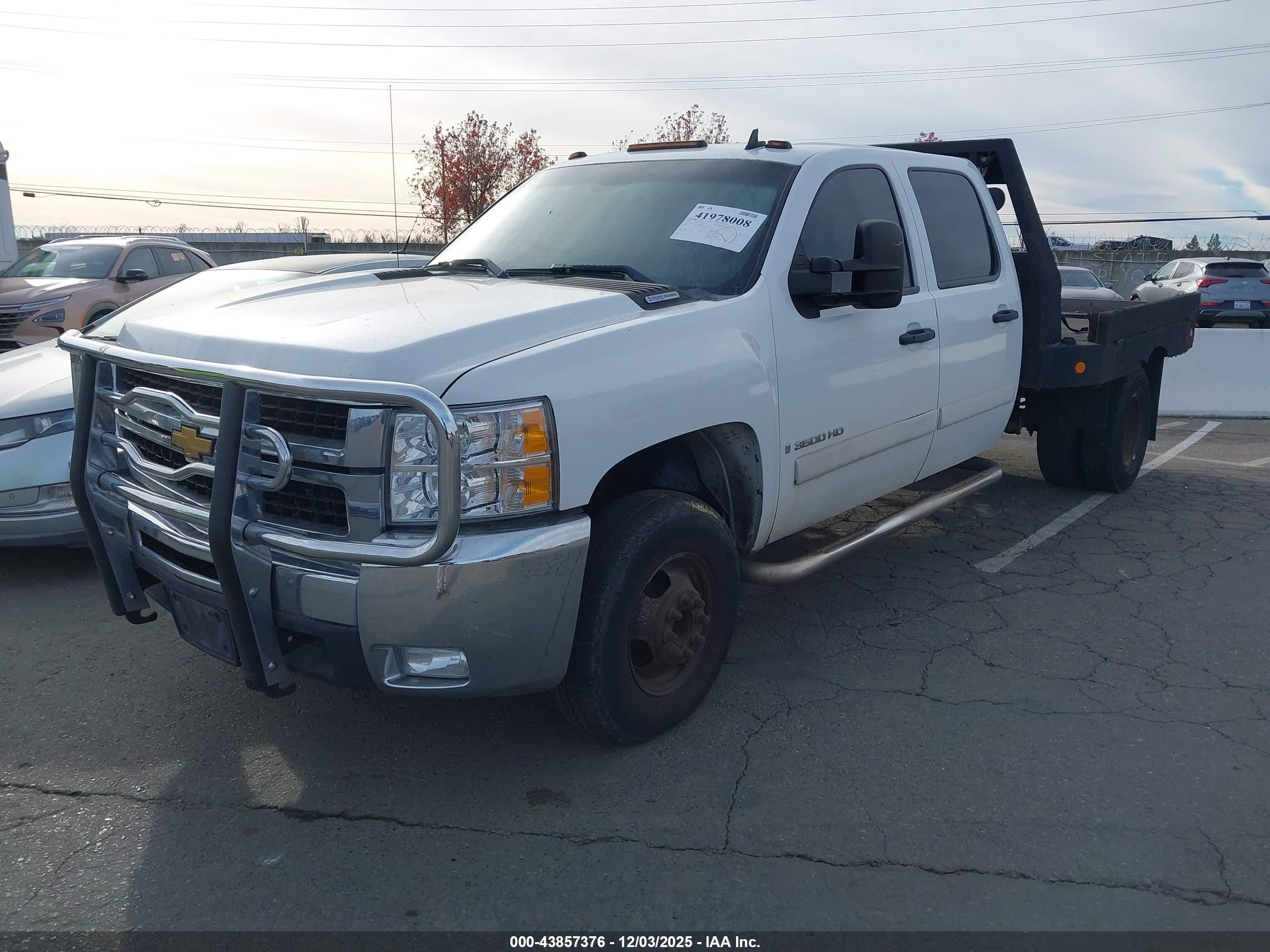 CHEVROLET SILVERADO image 2