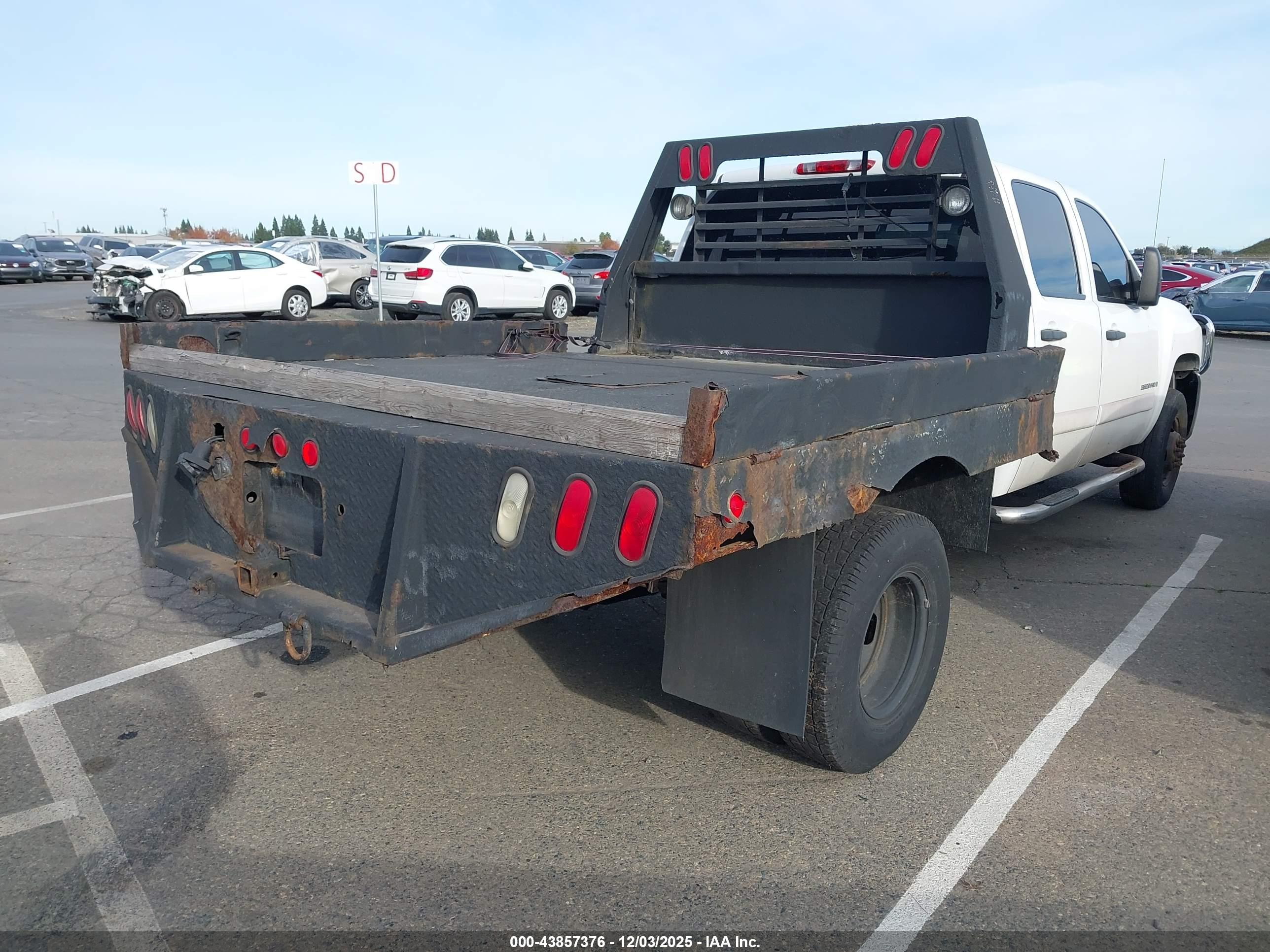 CHEVROLET SILVERADO image 4