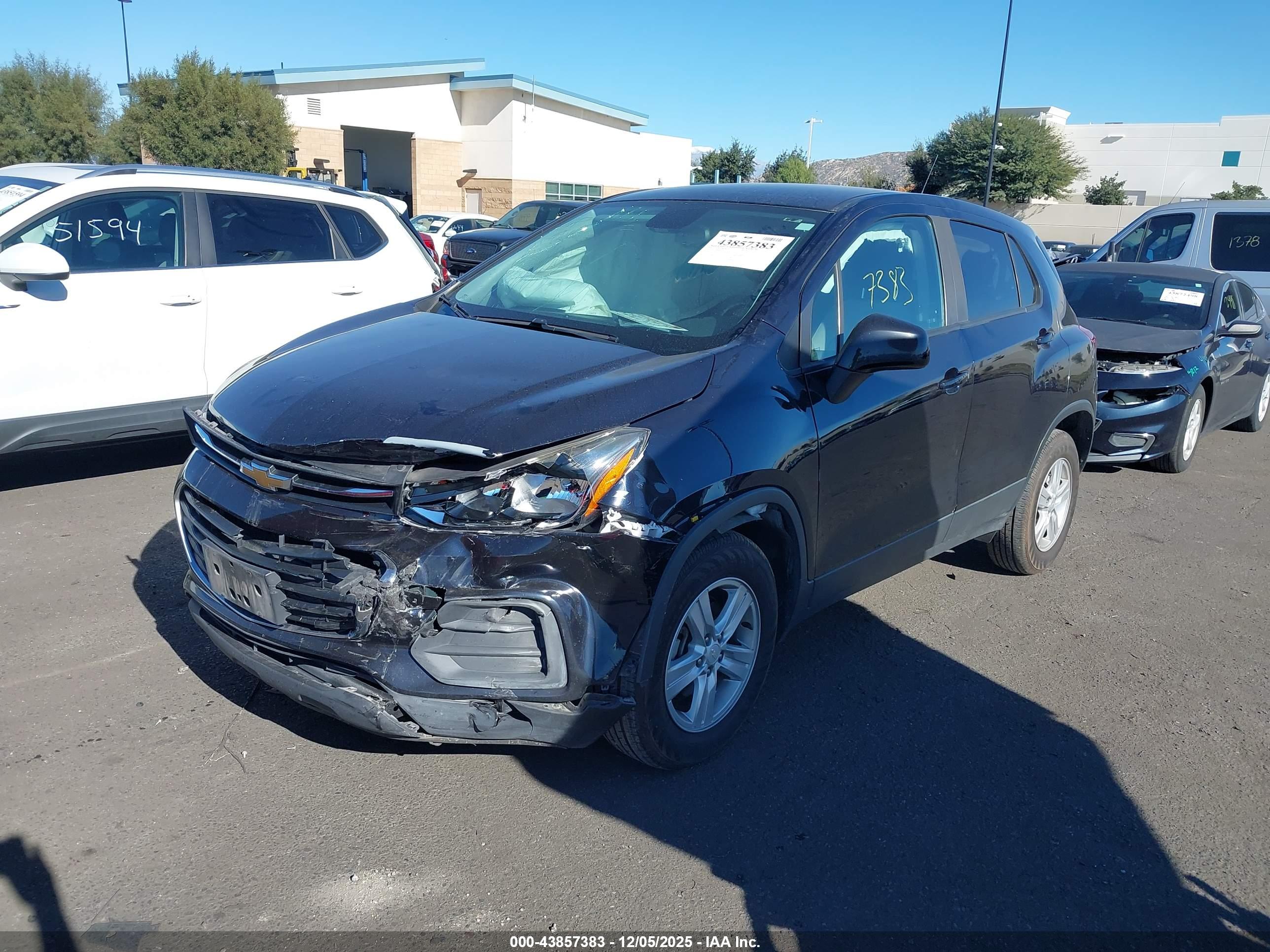 CHEVROLET TRAX image 2