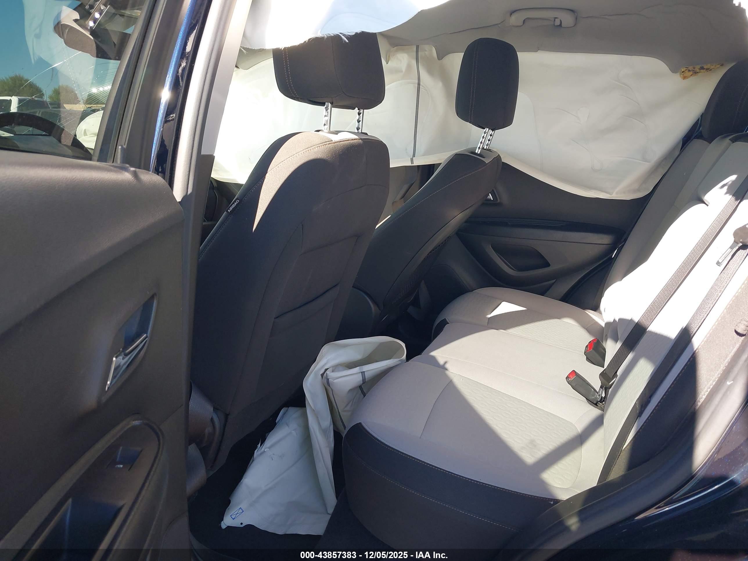 CHEVROLET TRAX image 8