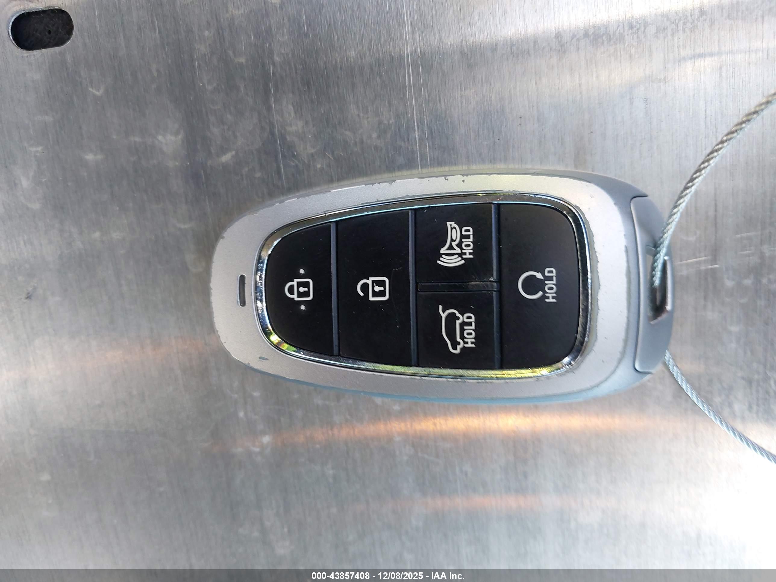 HYUNDAI SANTA image 11