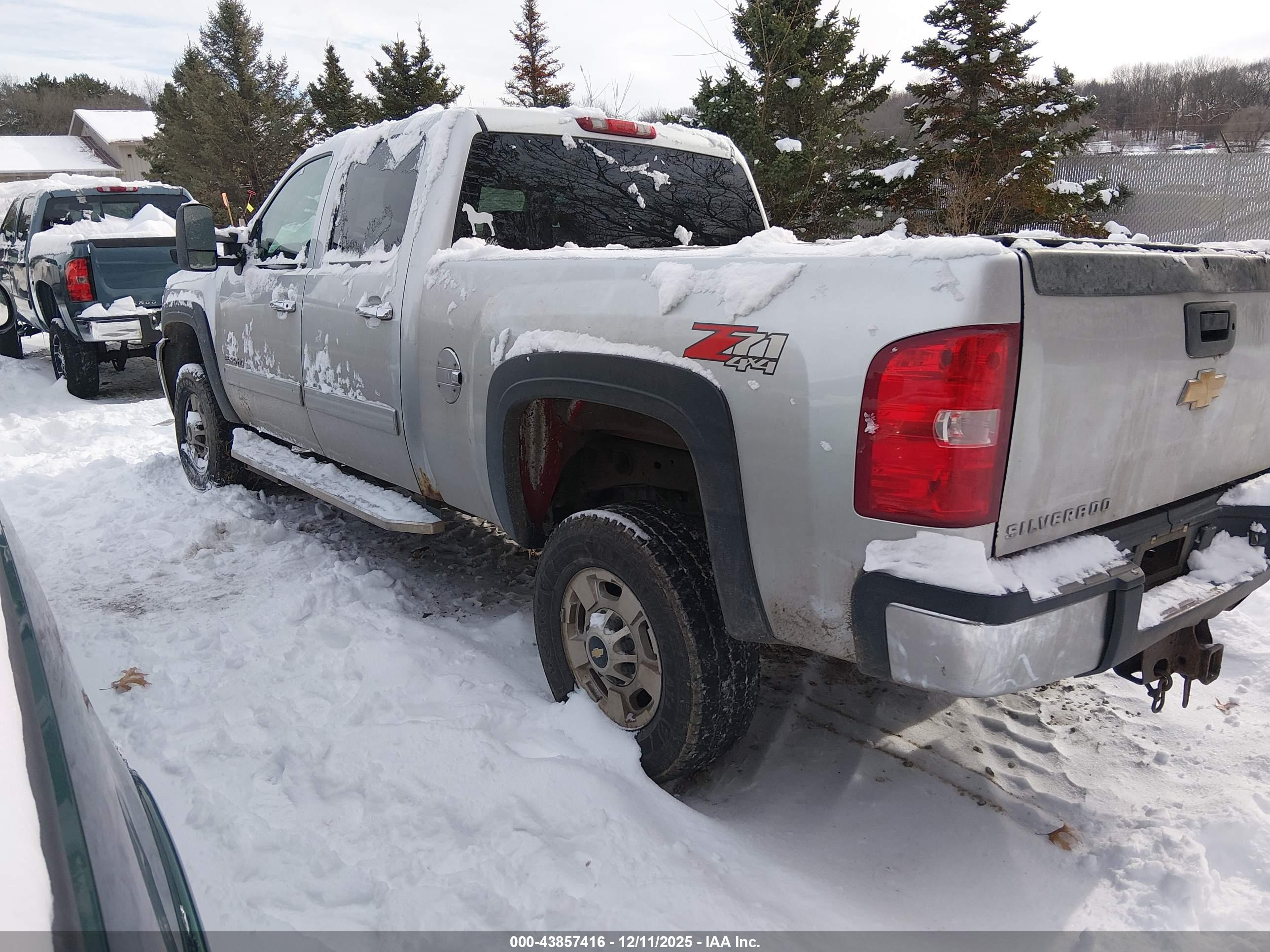 CHEVROLET SILVERADO image 3