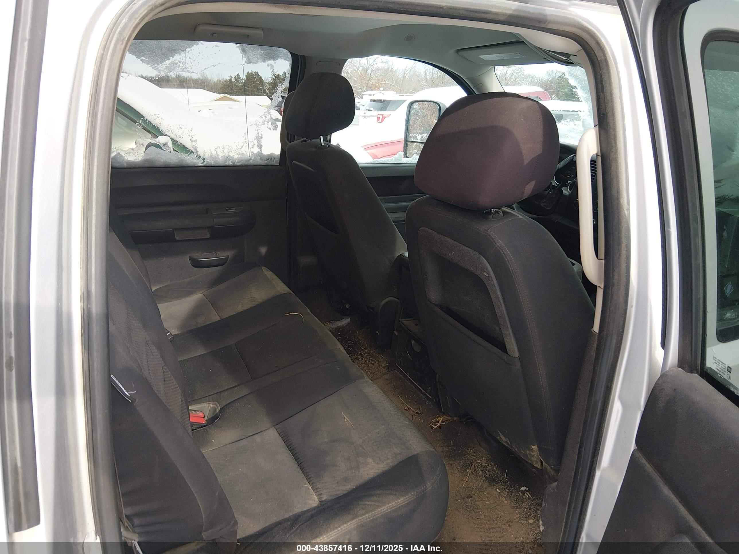 CHEVROLET SILVERADO image 8