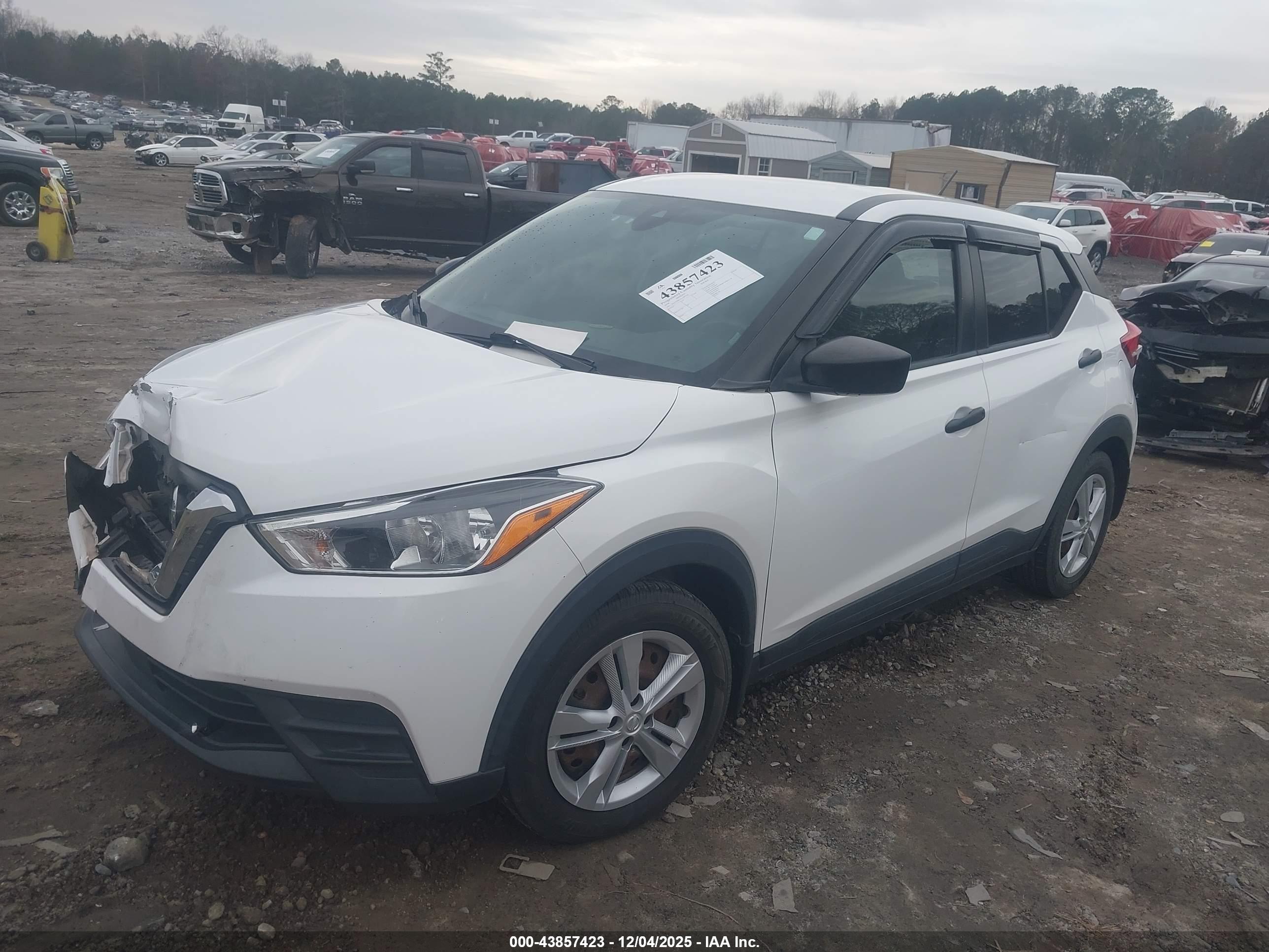 NISSAN KICKS image 2