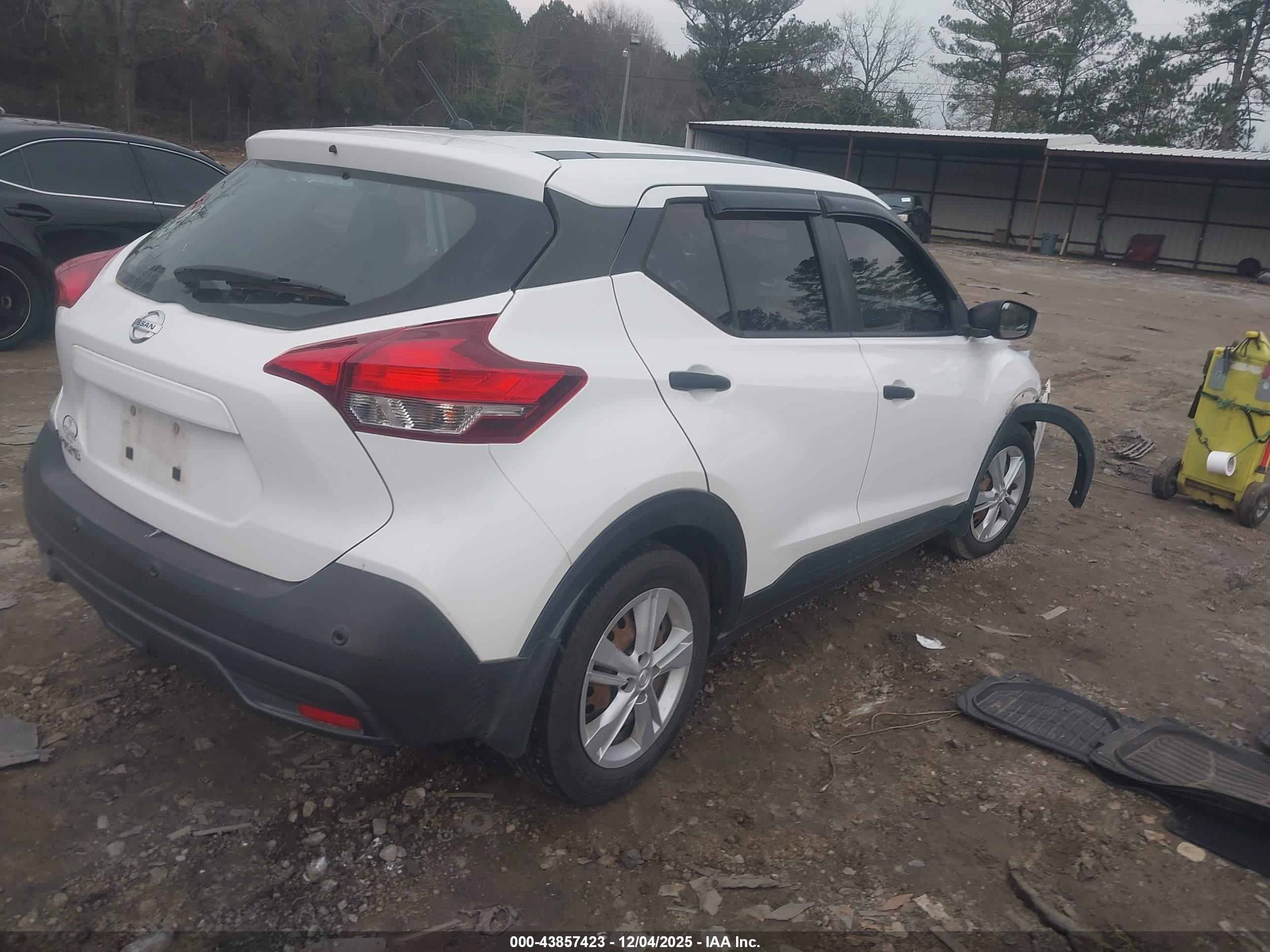 NISSAN KICKS image 4
