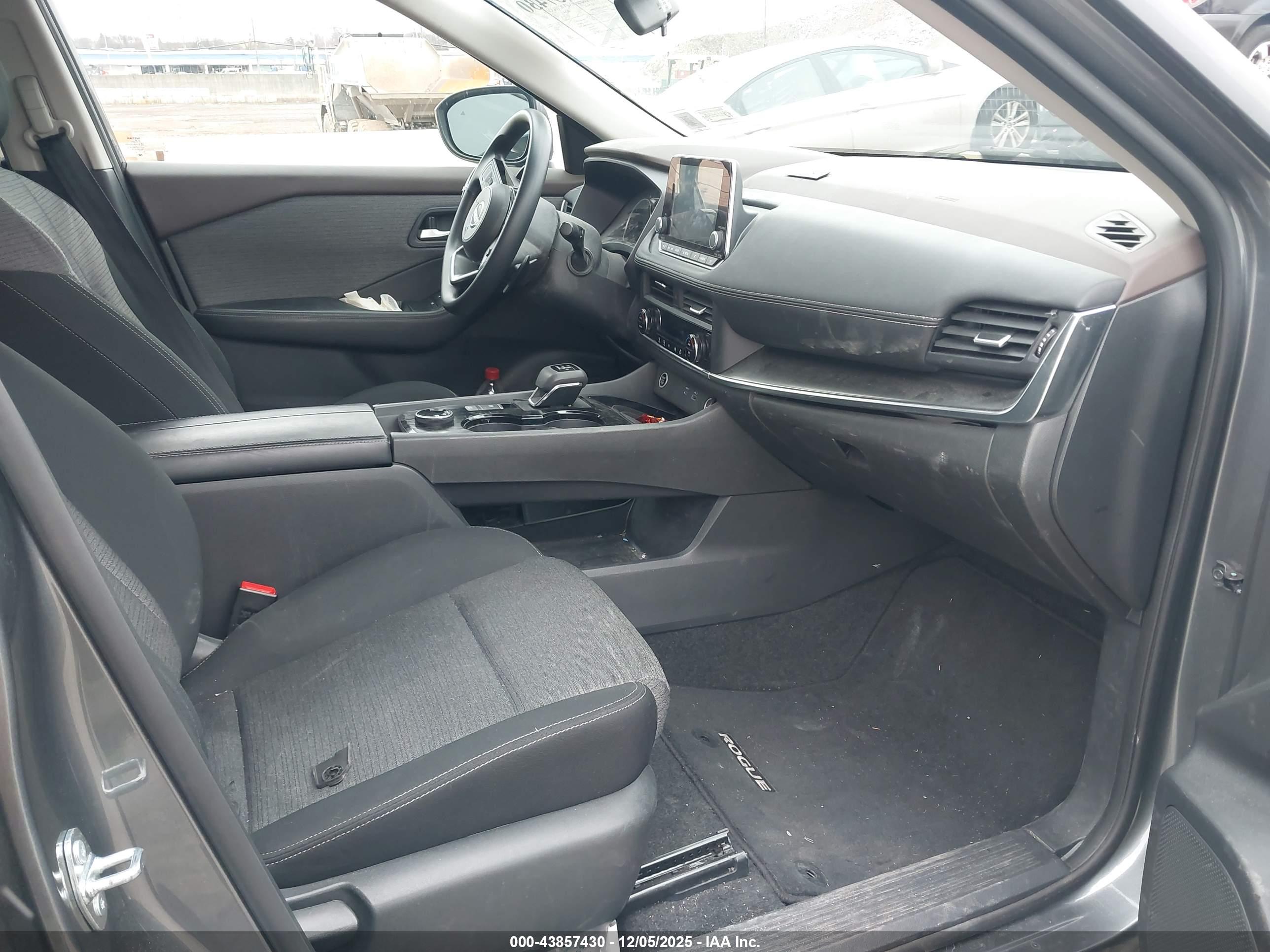 NISSAN ROGUE image 5