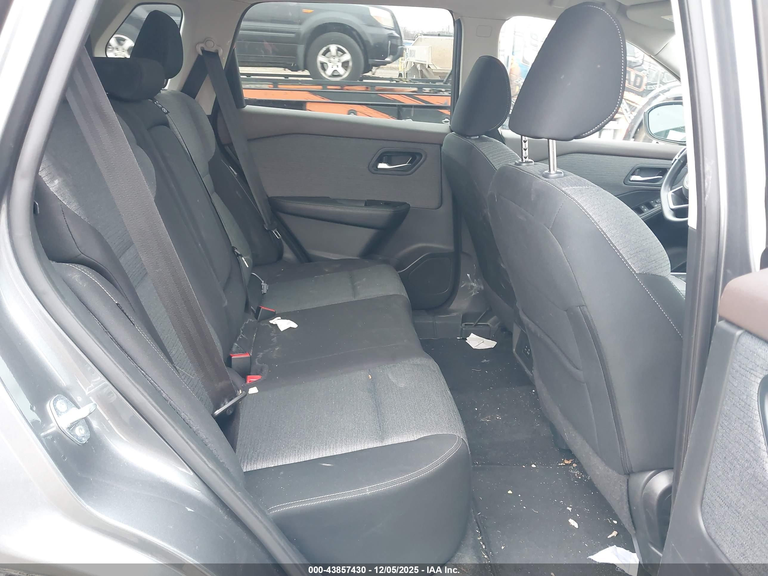 NISSAN ROGUE image 8