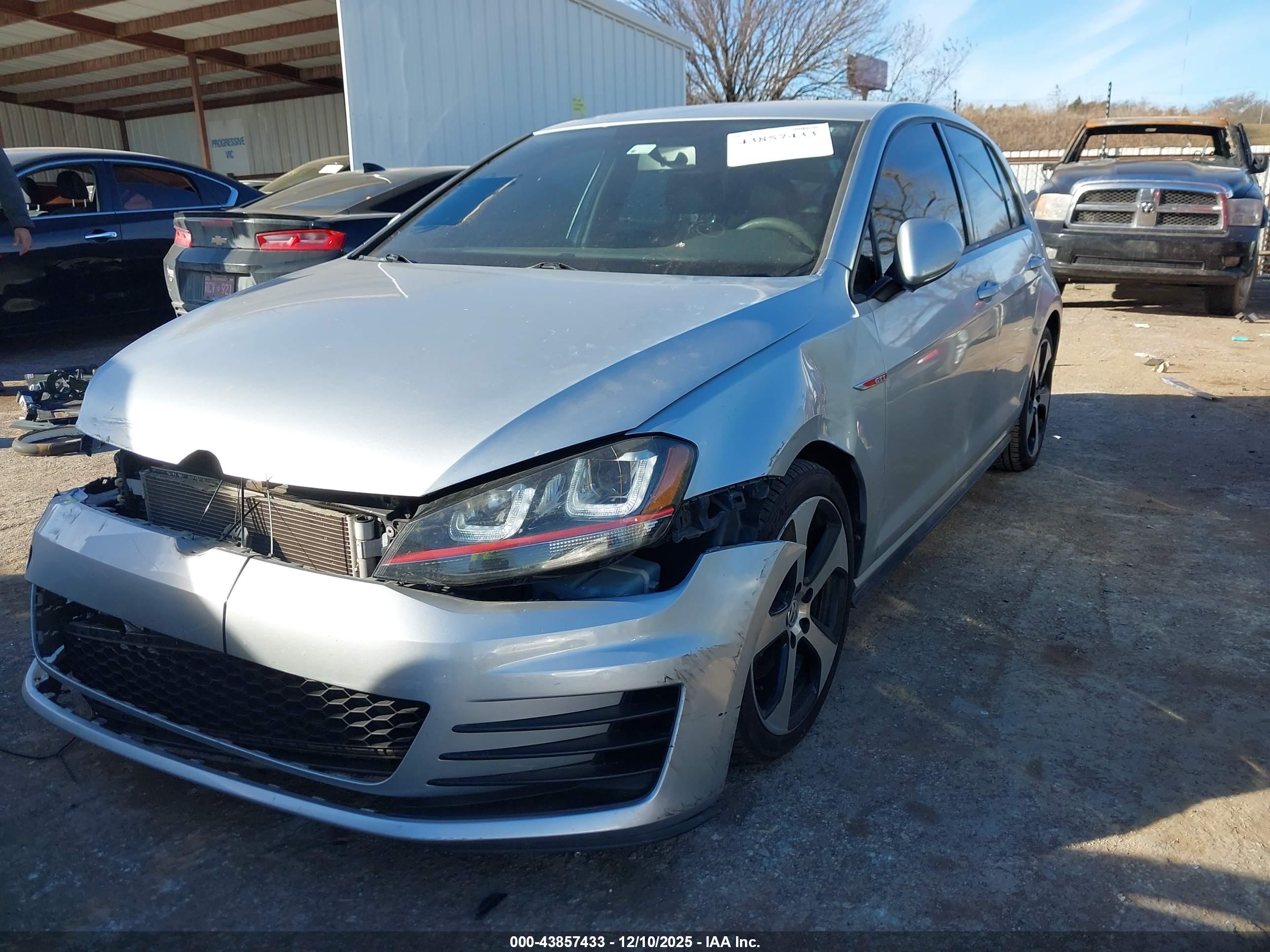 VOLKSWAGEN GOLF image 2