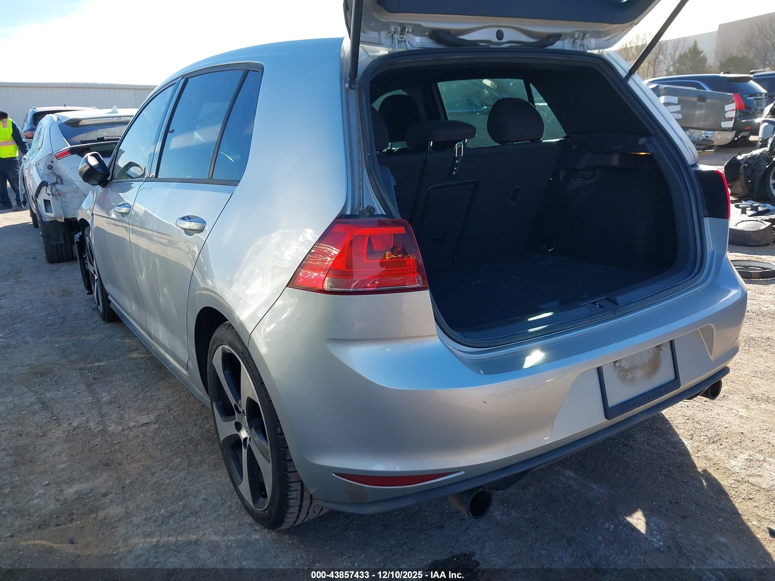 VOLKSWAGEN GOLF image 3