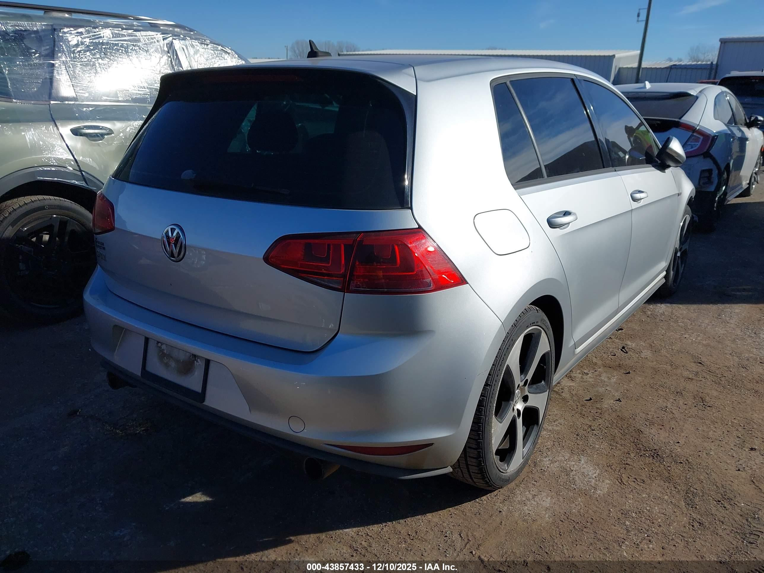 VOLKSWAGEN GOLF image 4