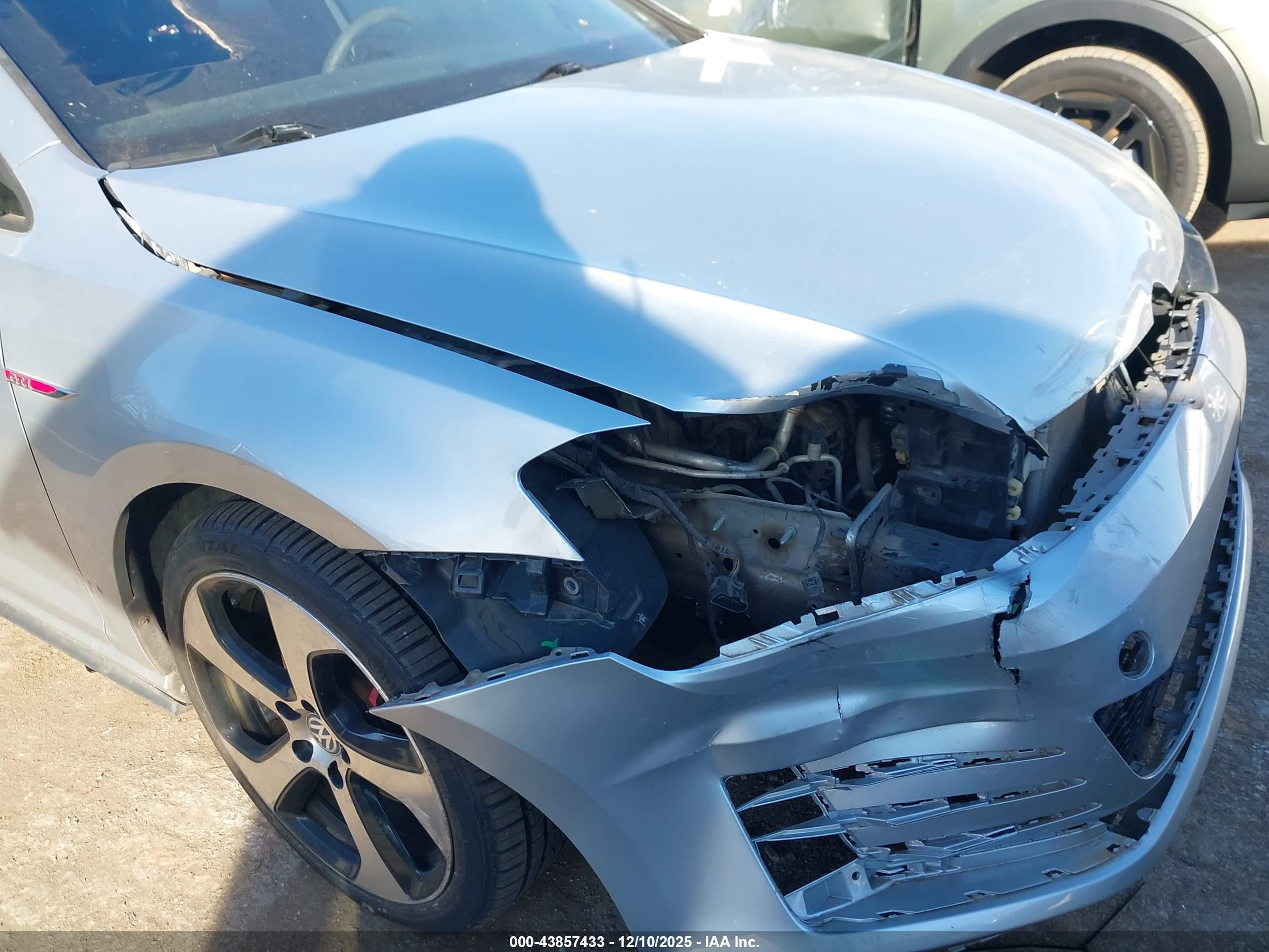 VOLKSWAGEN GOLF image 6