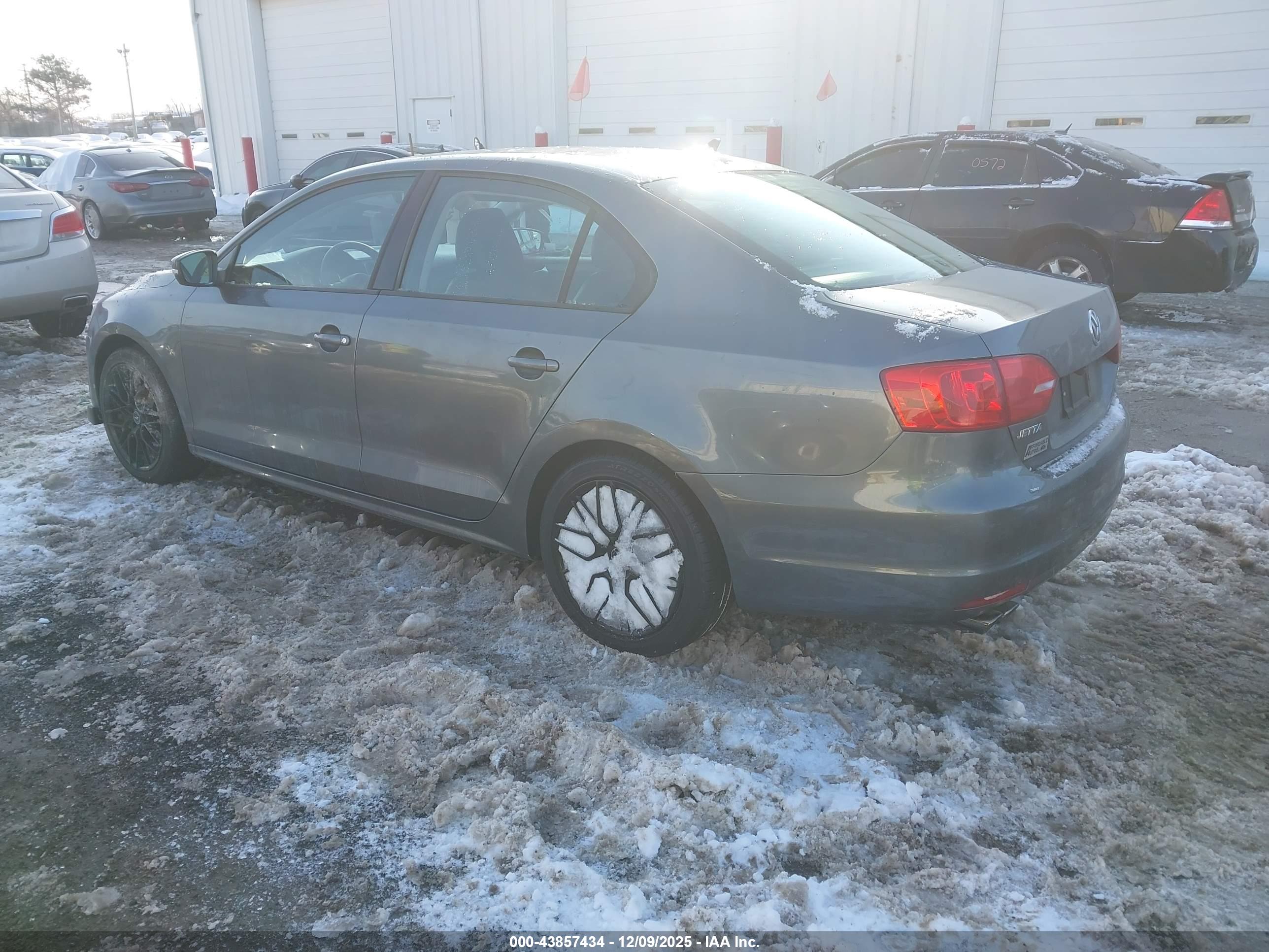 VOLKSWAGEN JETTA image 3