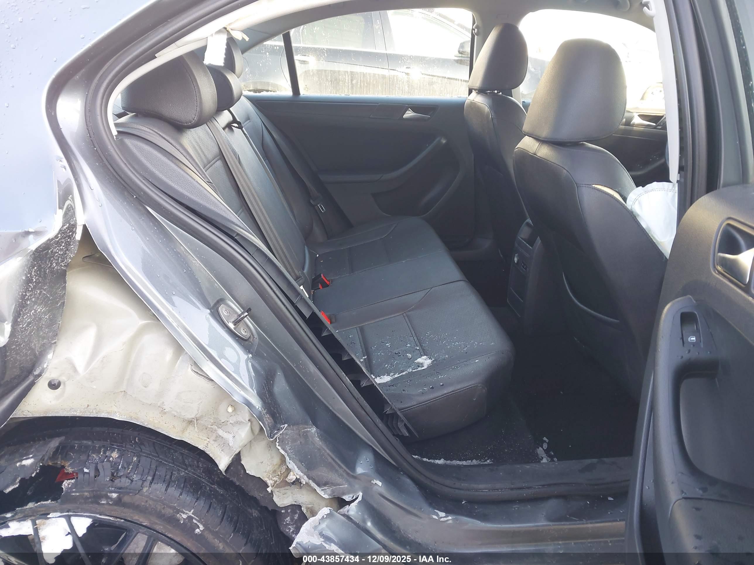 VOLKSWAGEN JETTA image 8