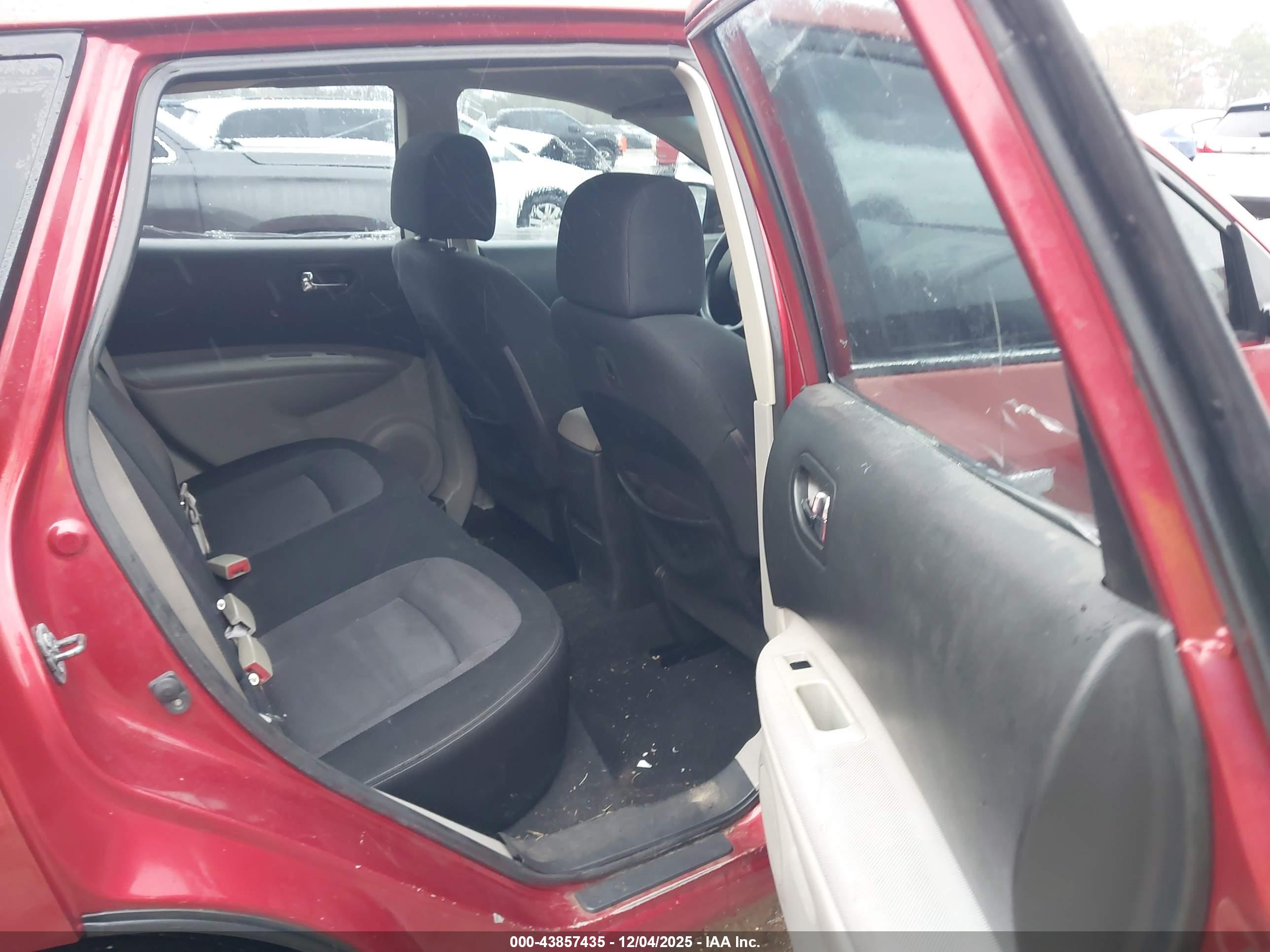 NISSAN ROGUE image 8