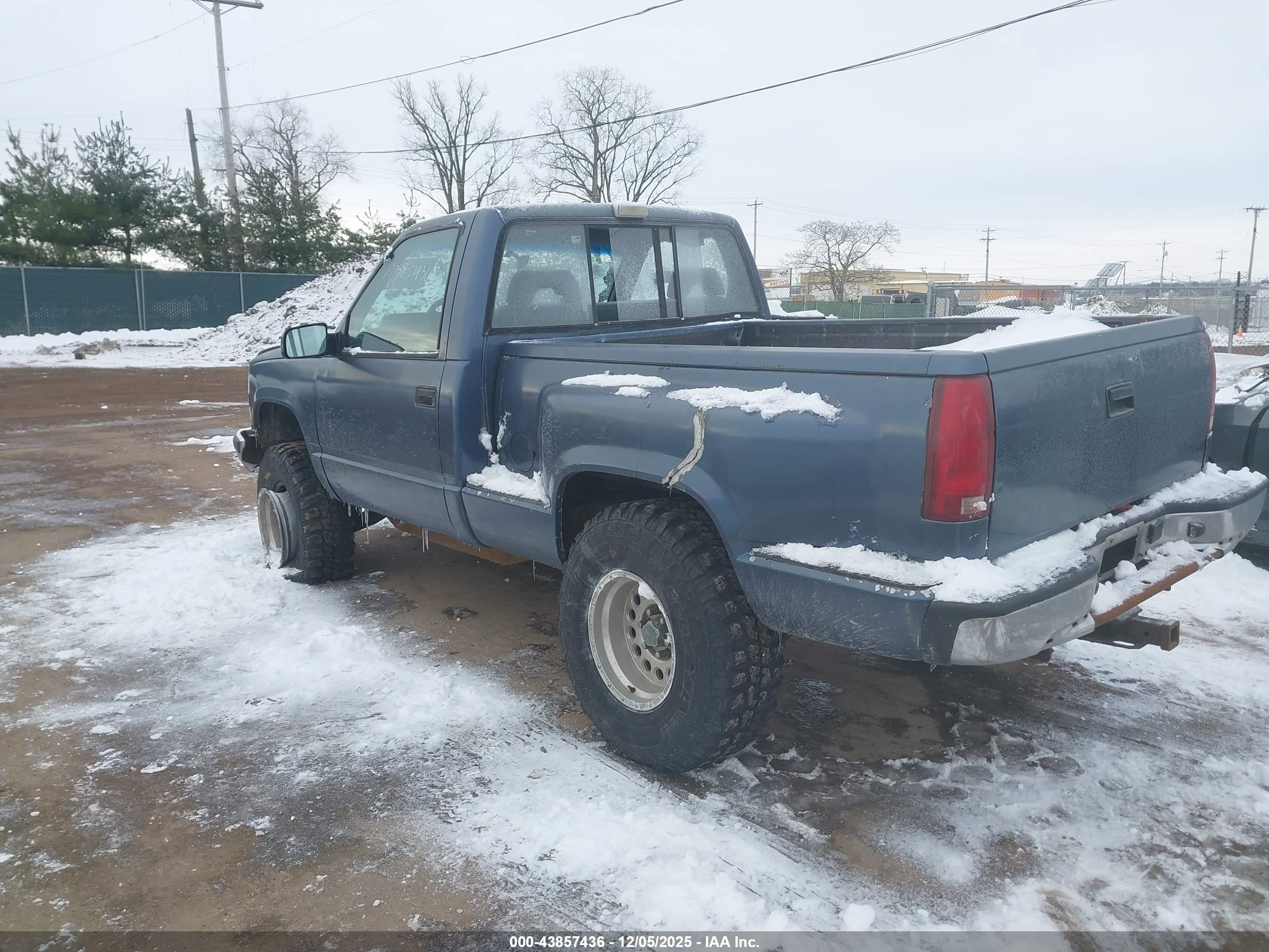 CHEVROLET GMT-400 image 3
