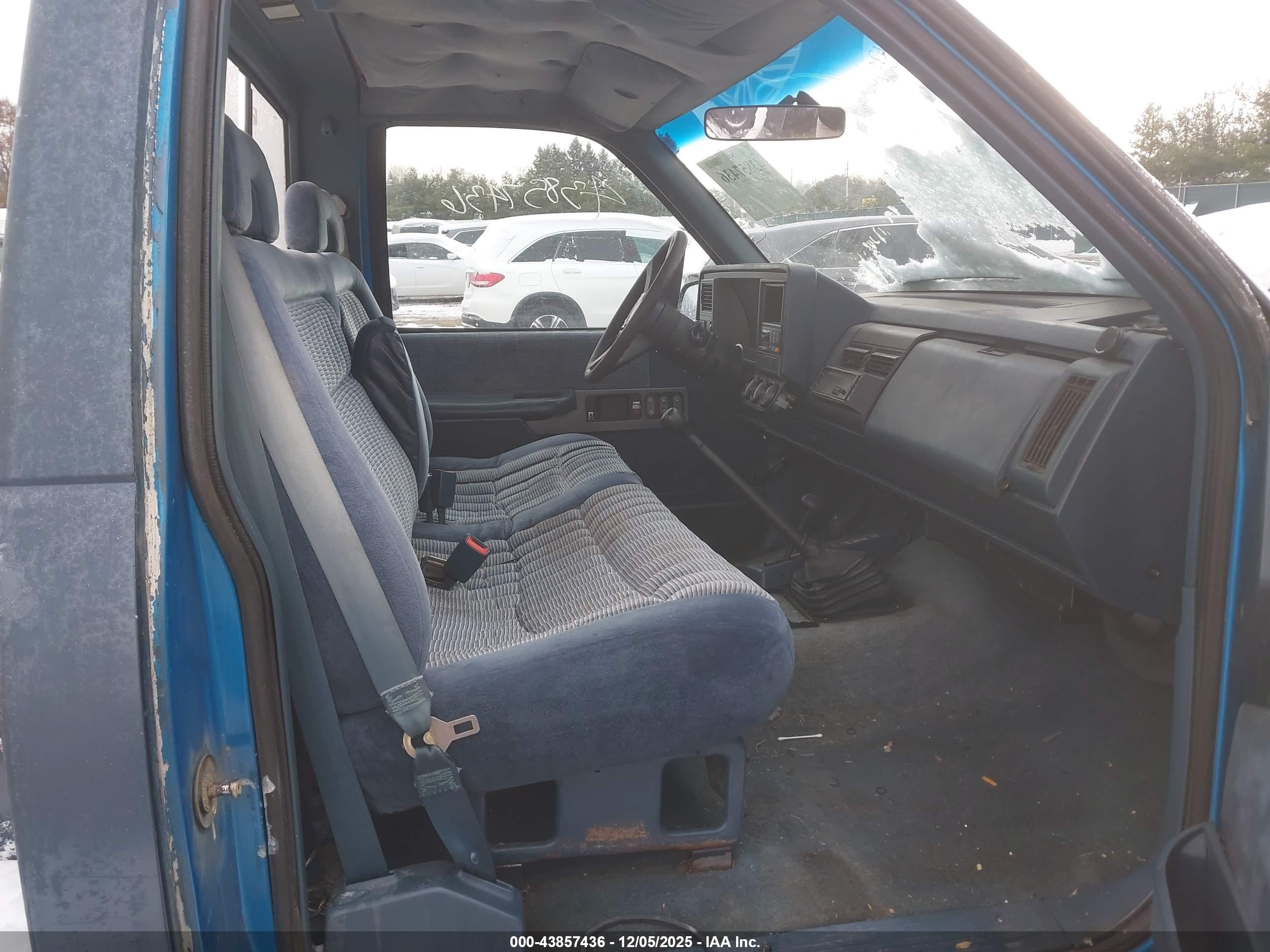 CHEVROLET GMT-400 image 8