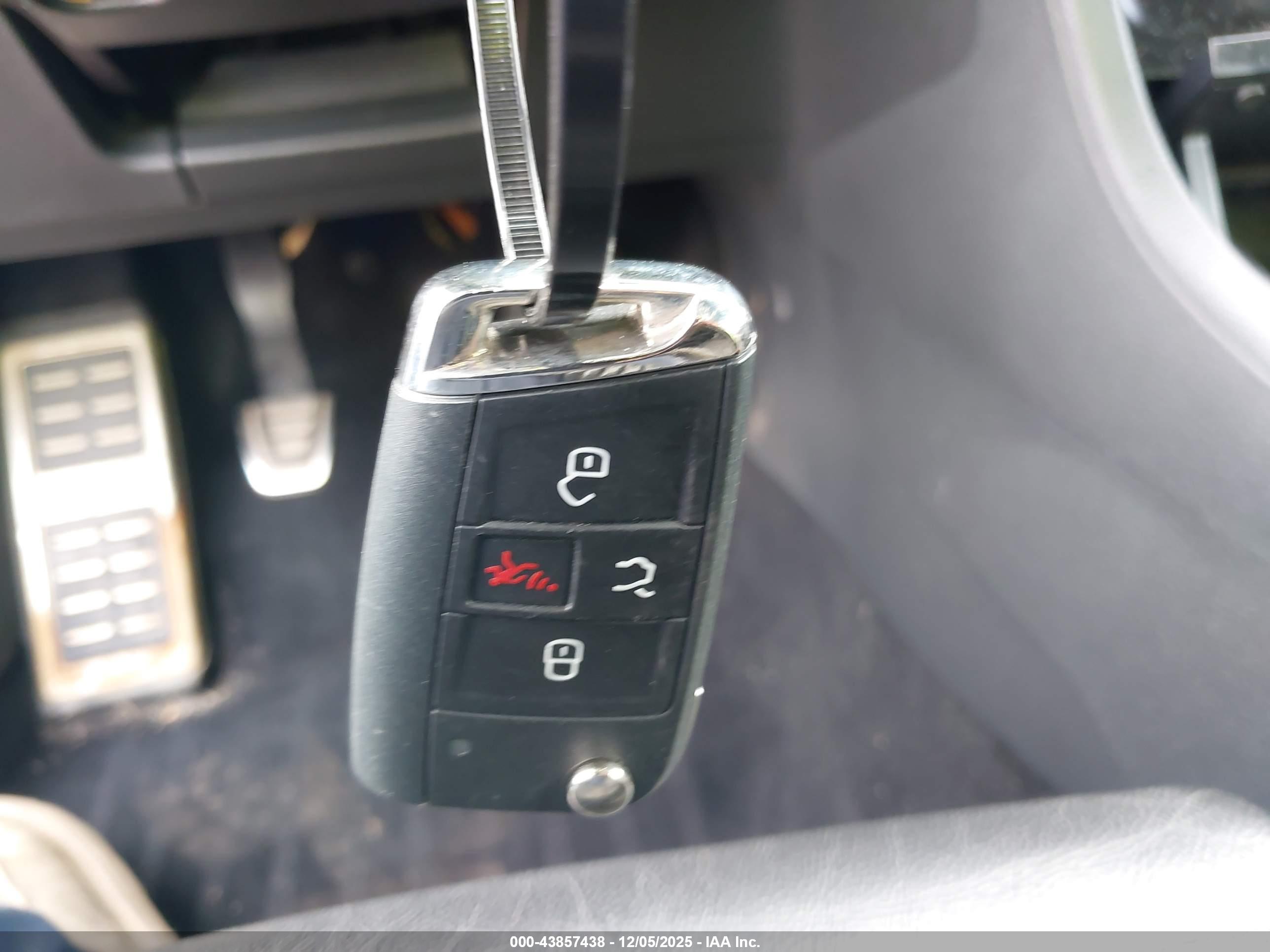 VOLKSWAGEN GOLF image 11
