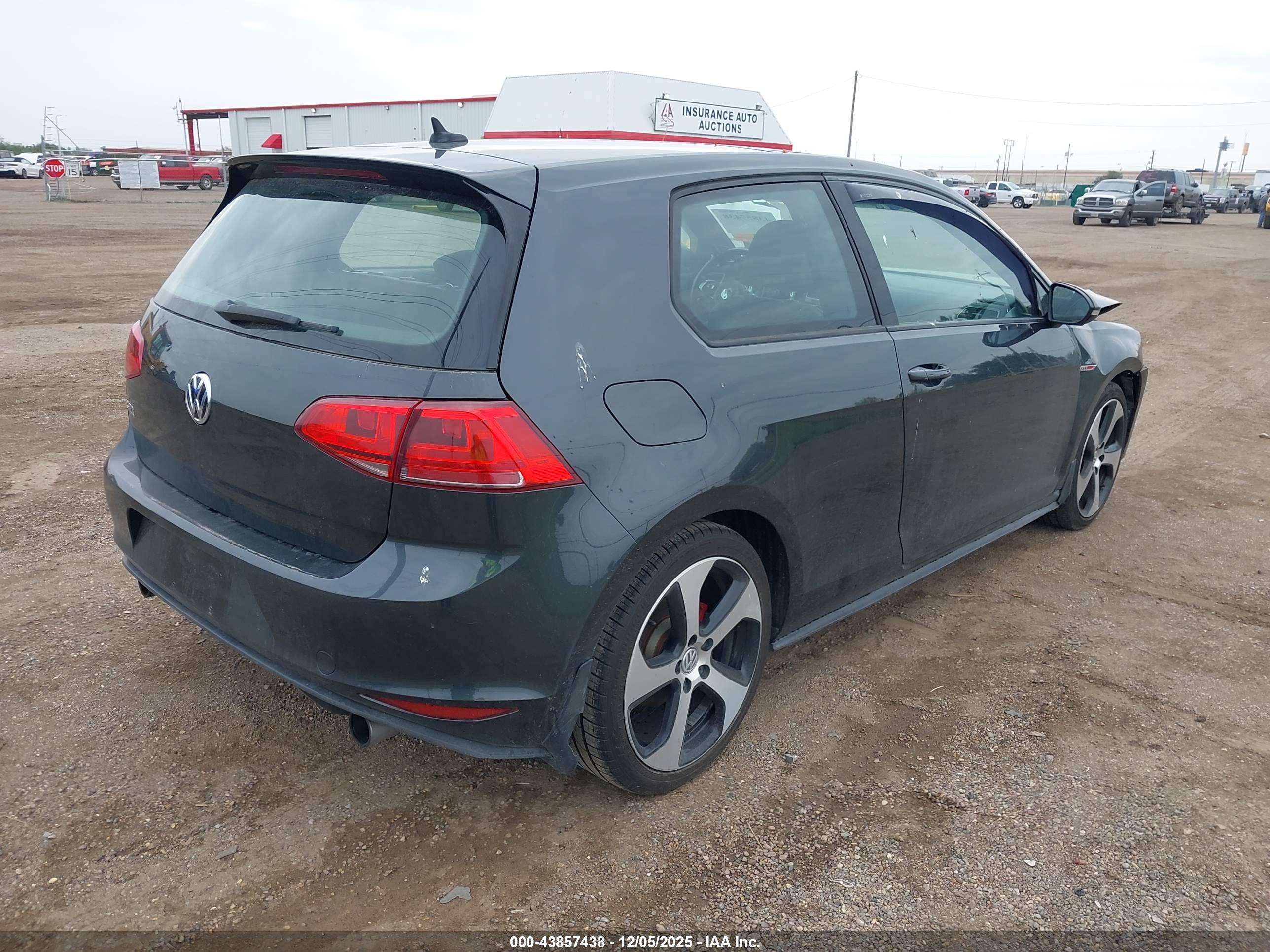 VOLKSWAGEN GOLF image 4