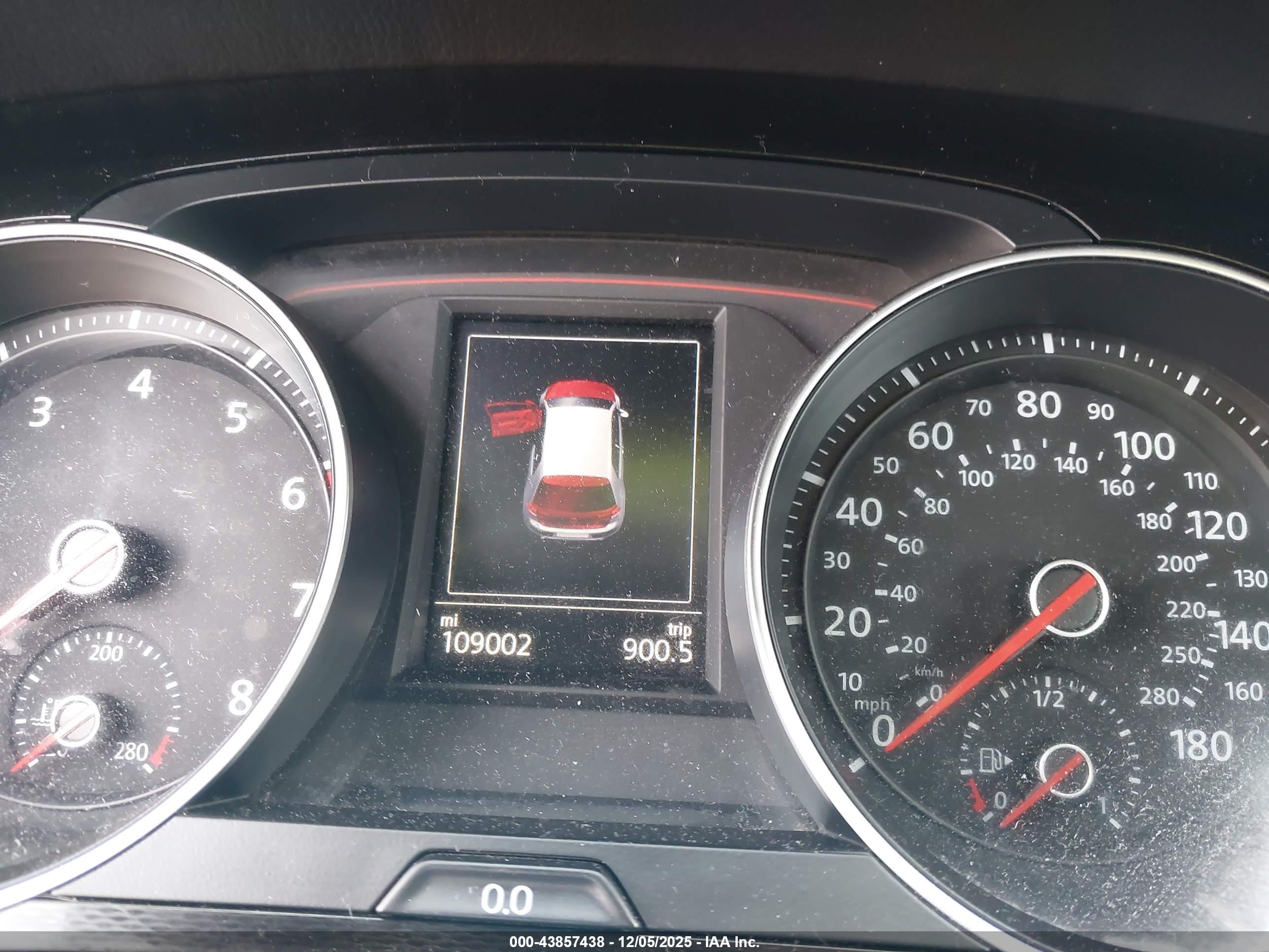 VOLKSWAGEN GOLF image 7