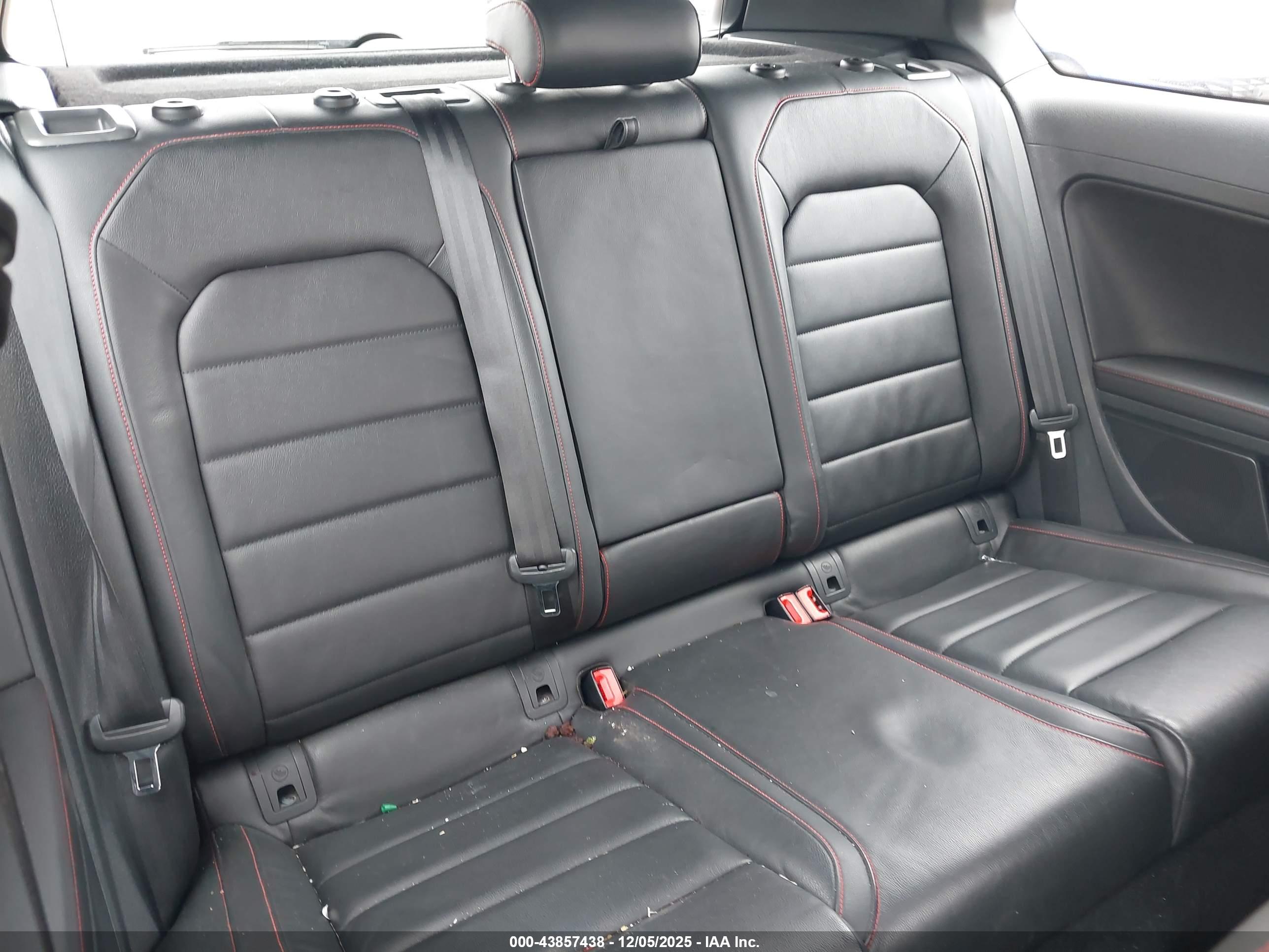 VOLKSWAGEN GOLF image 8