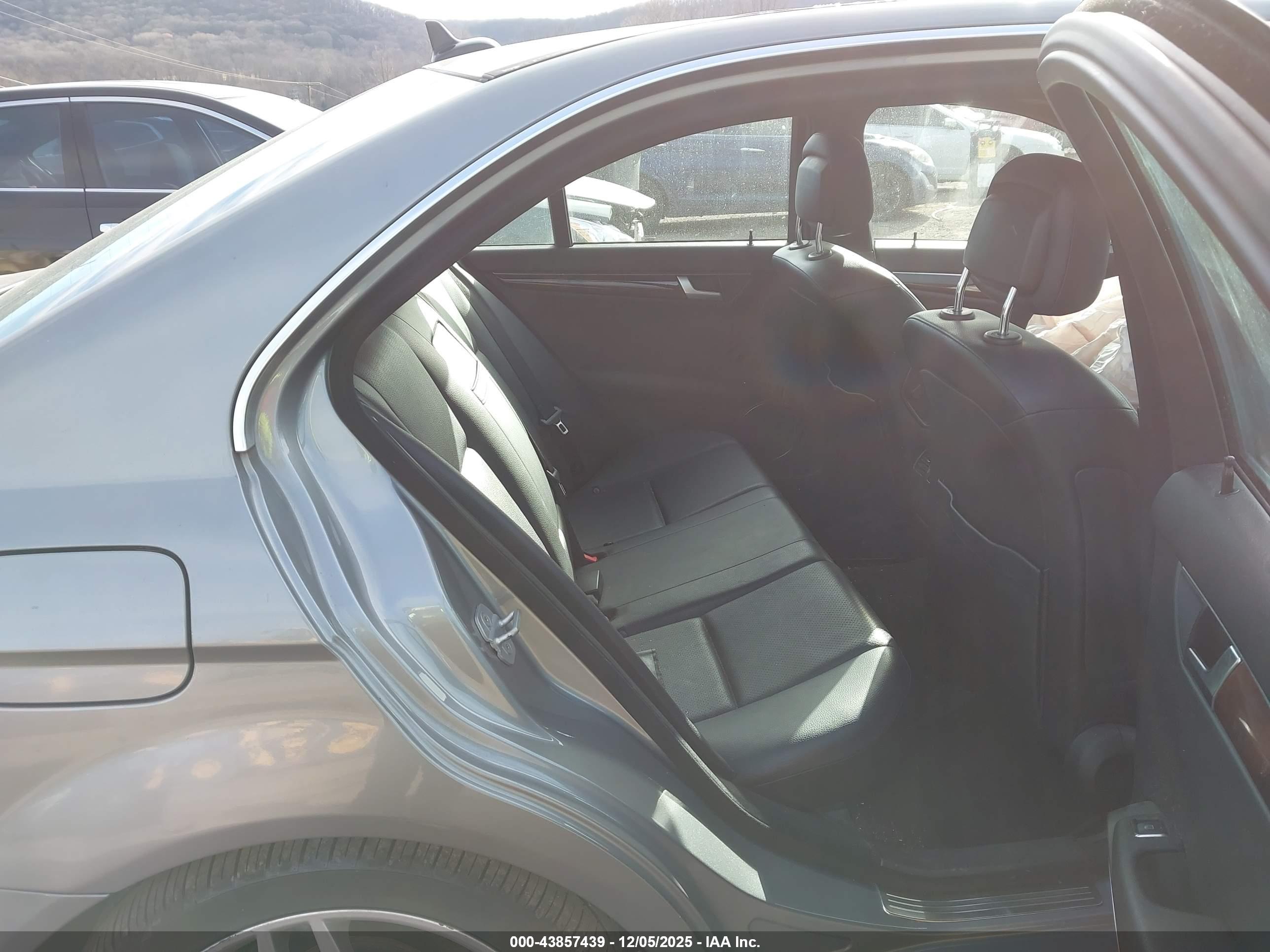 MERCEDES-BENZ C image 8