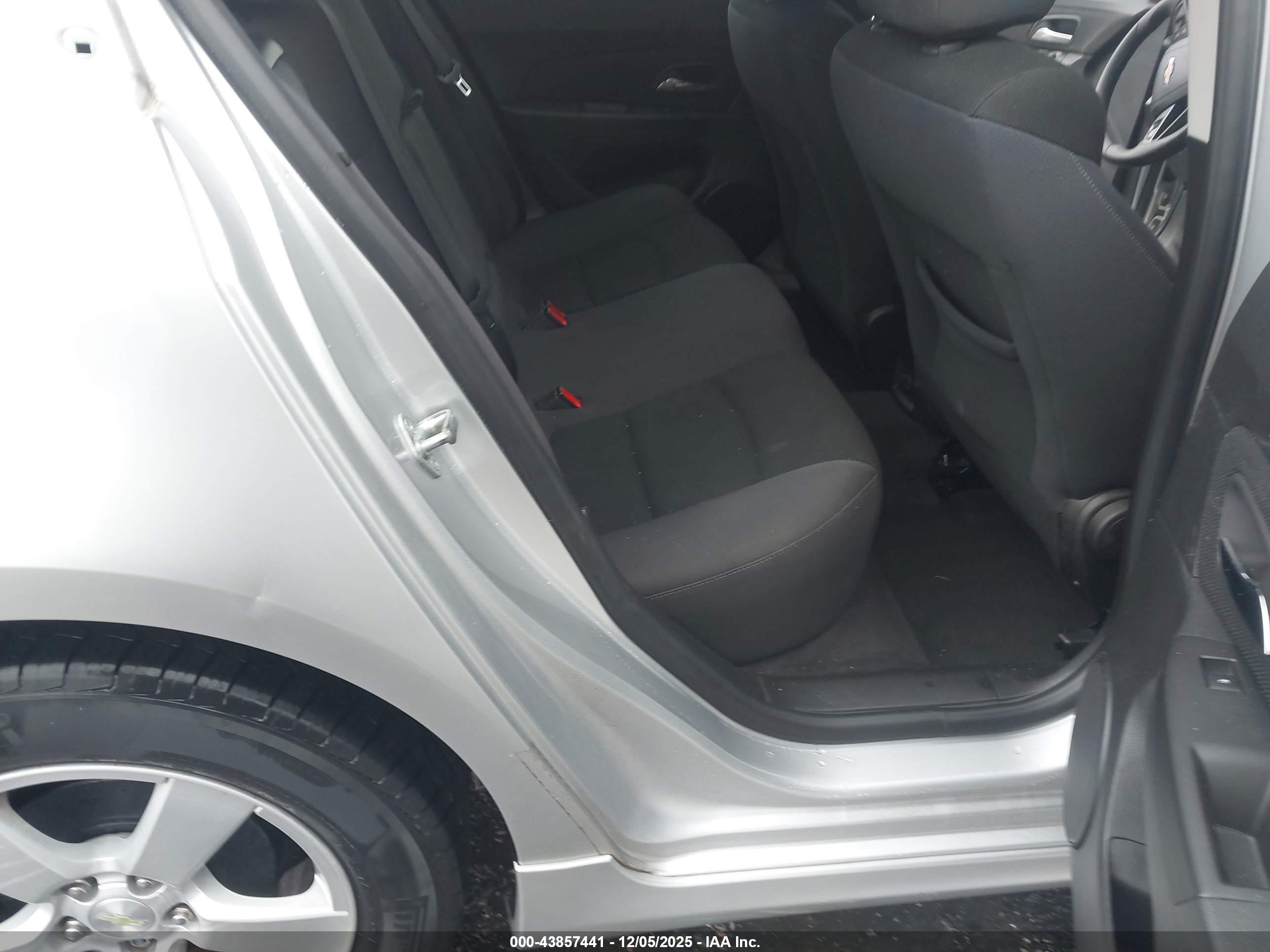 CHEVROLET CRUZE image 8