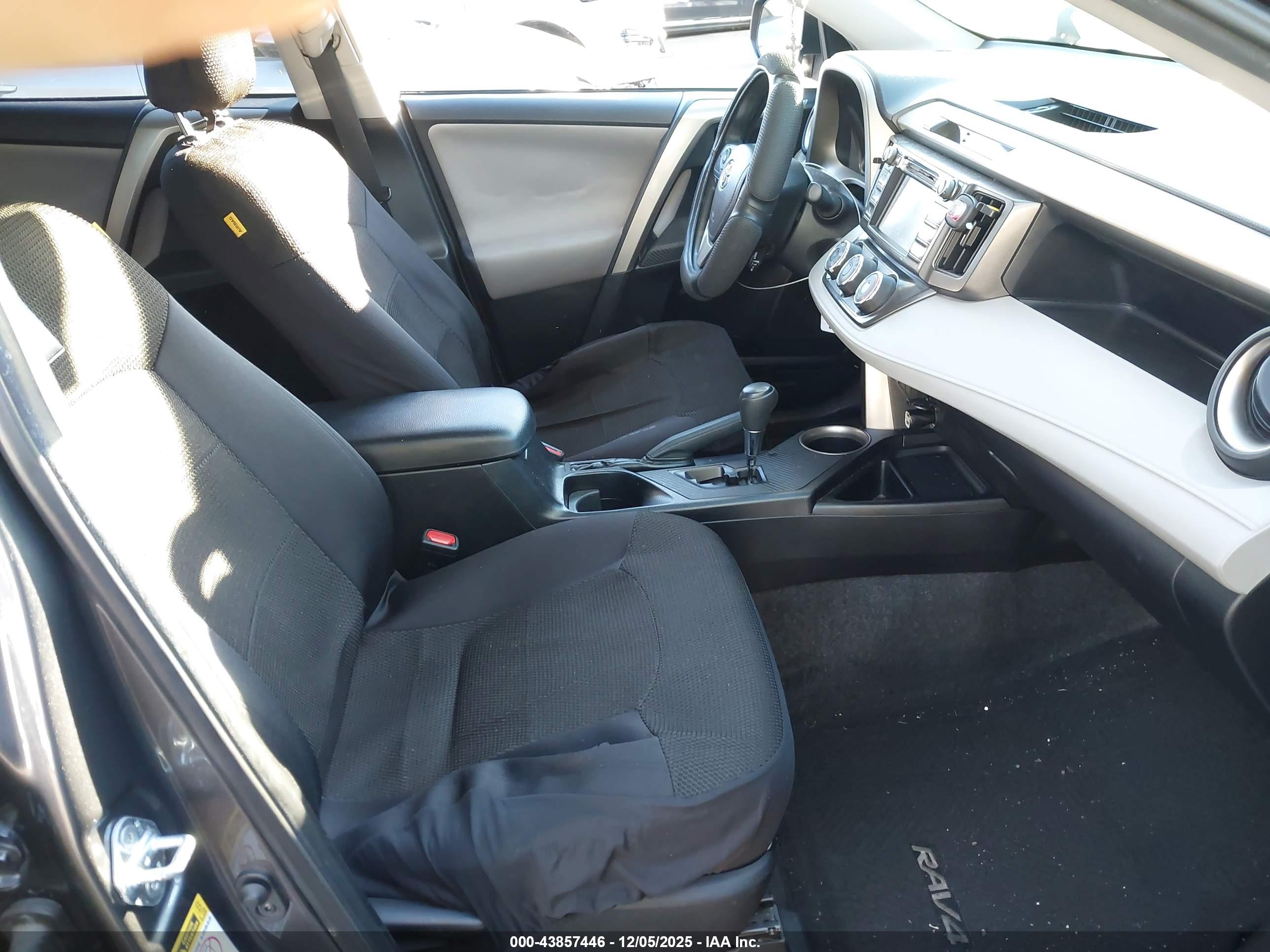 TOYOTA RAV4 image 5