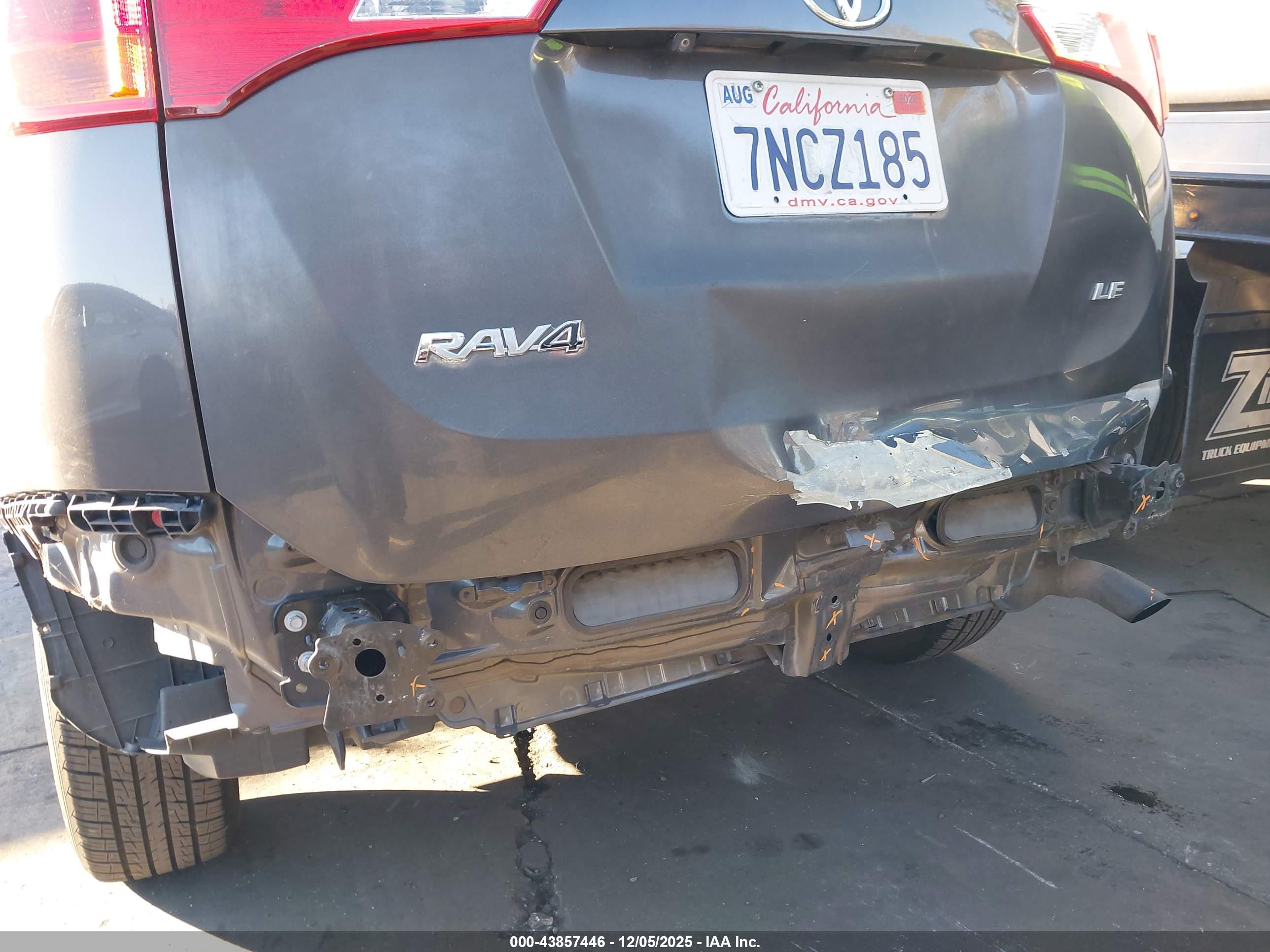 TOYOTA RAV4 image 6