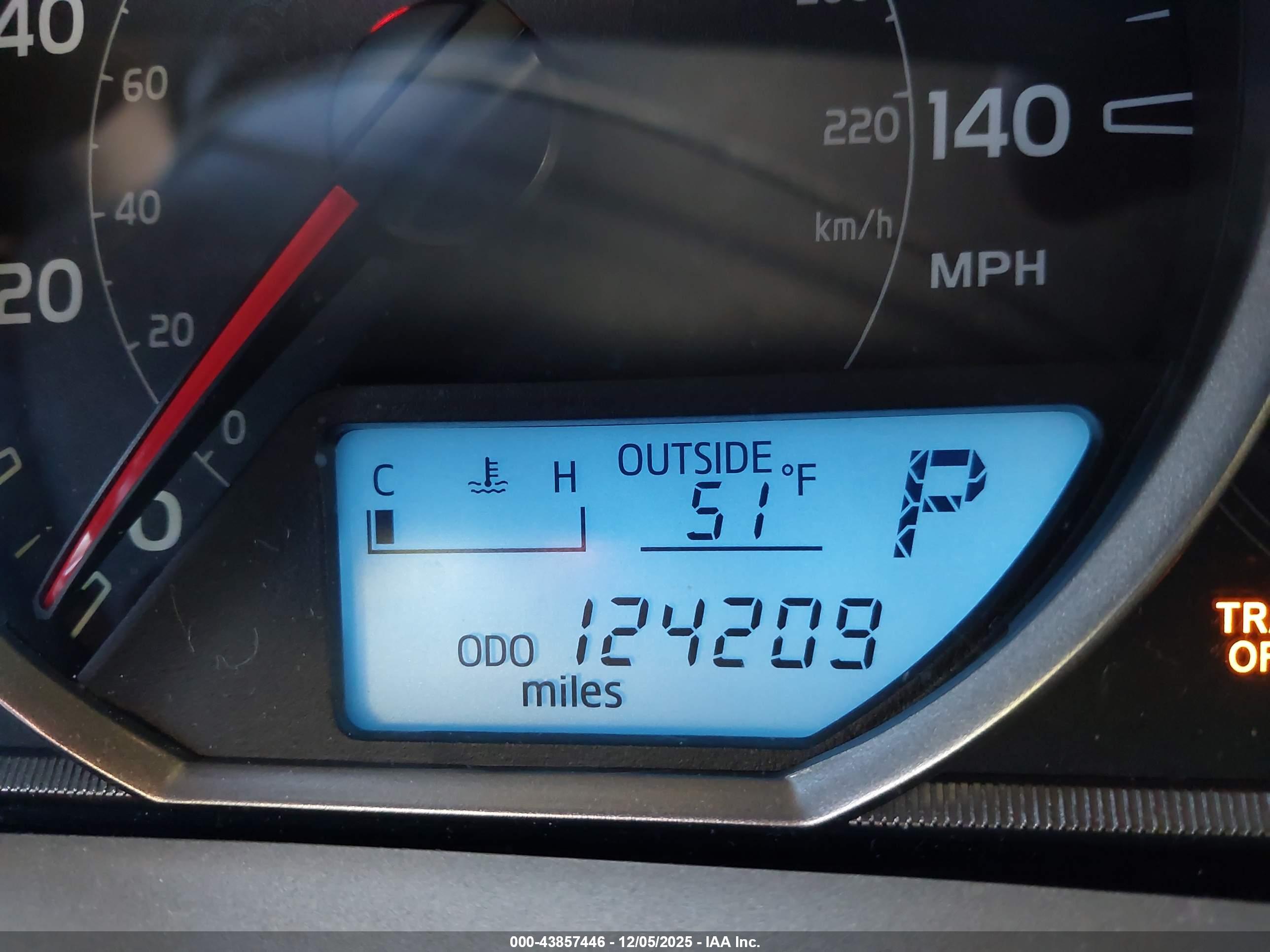 TOYOTA RAV4 image 7