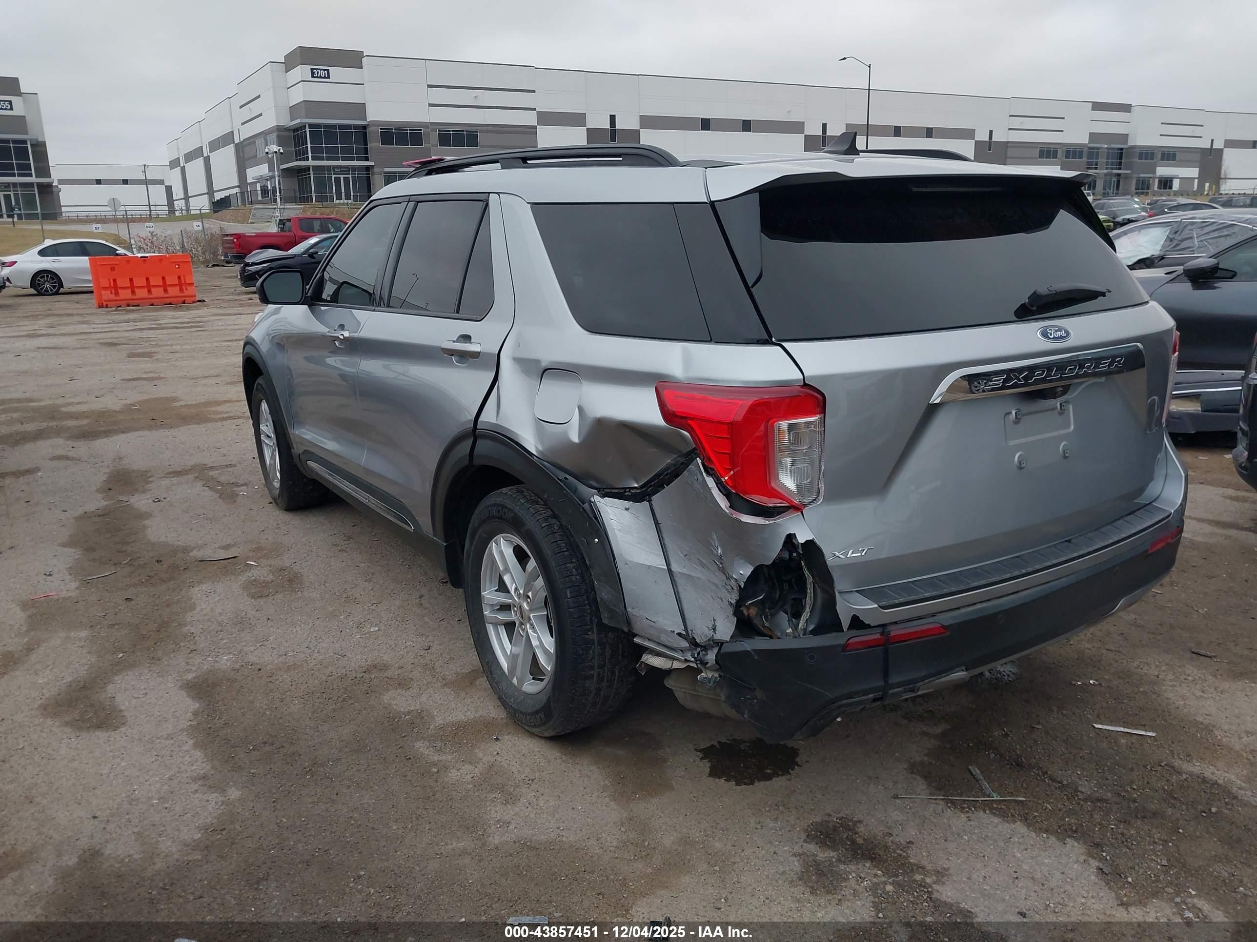 FORD EXPLORER image 3