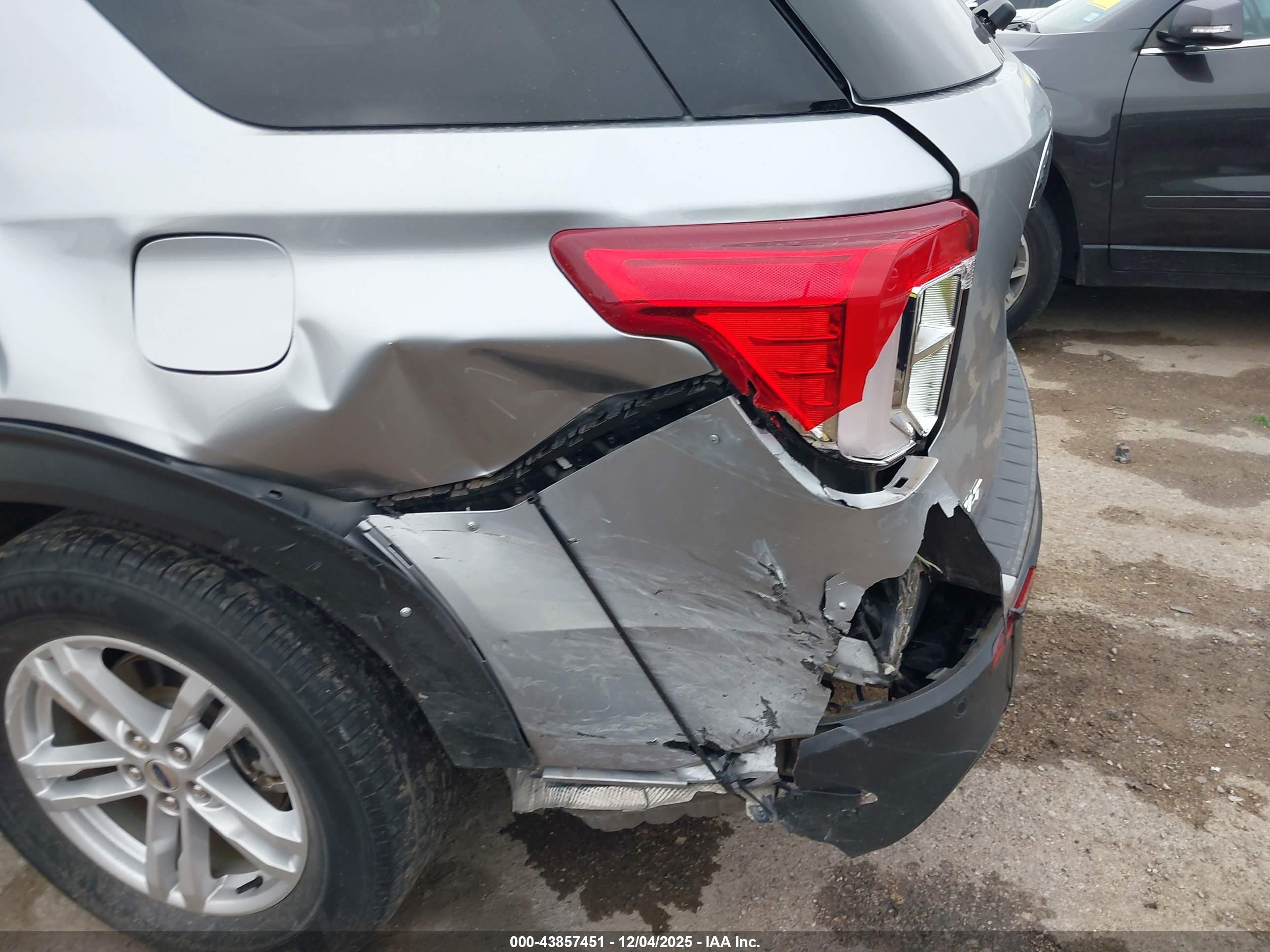 FORD EXPLORER image 6