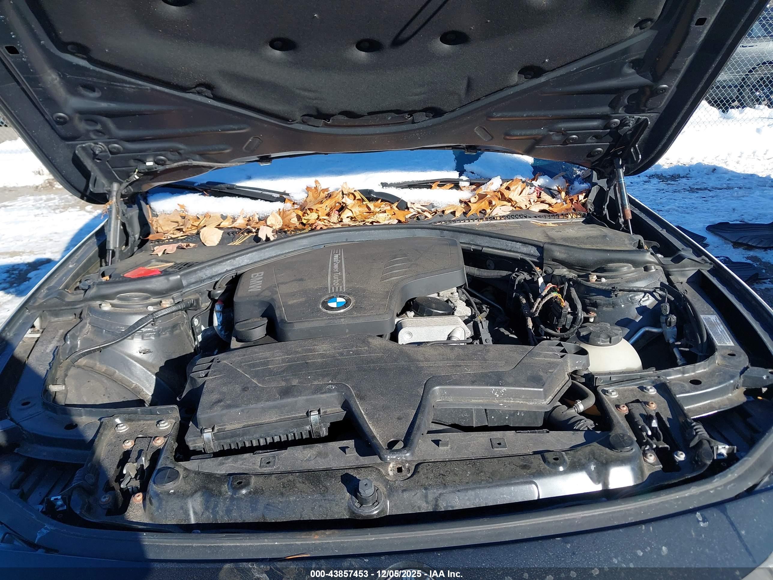 BMW 320I image 10