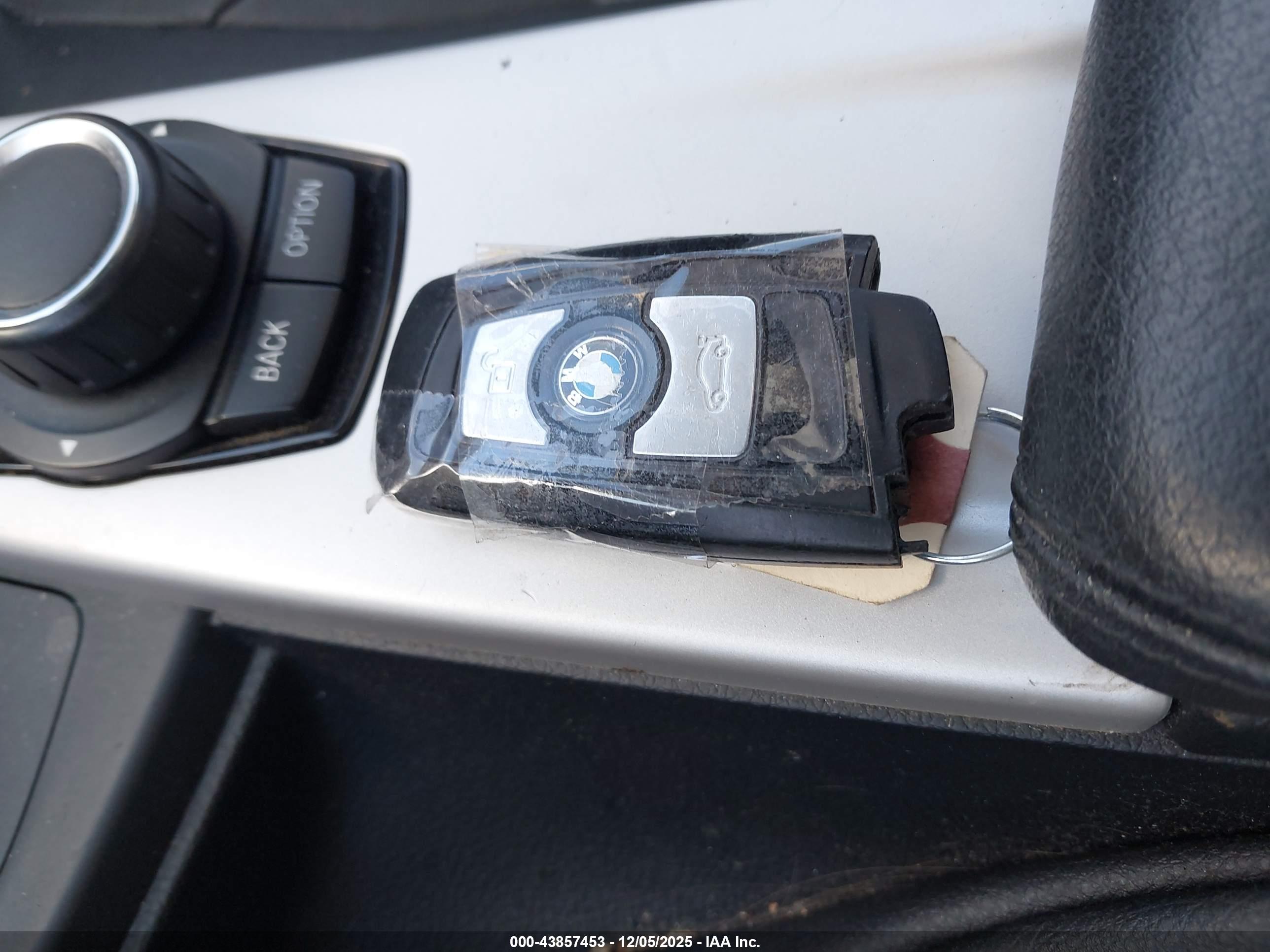 BMW 320I image 11